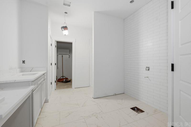 PLANTATION HILLS - Residential