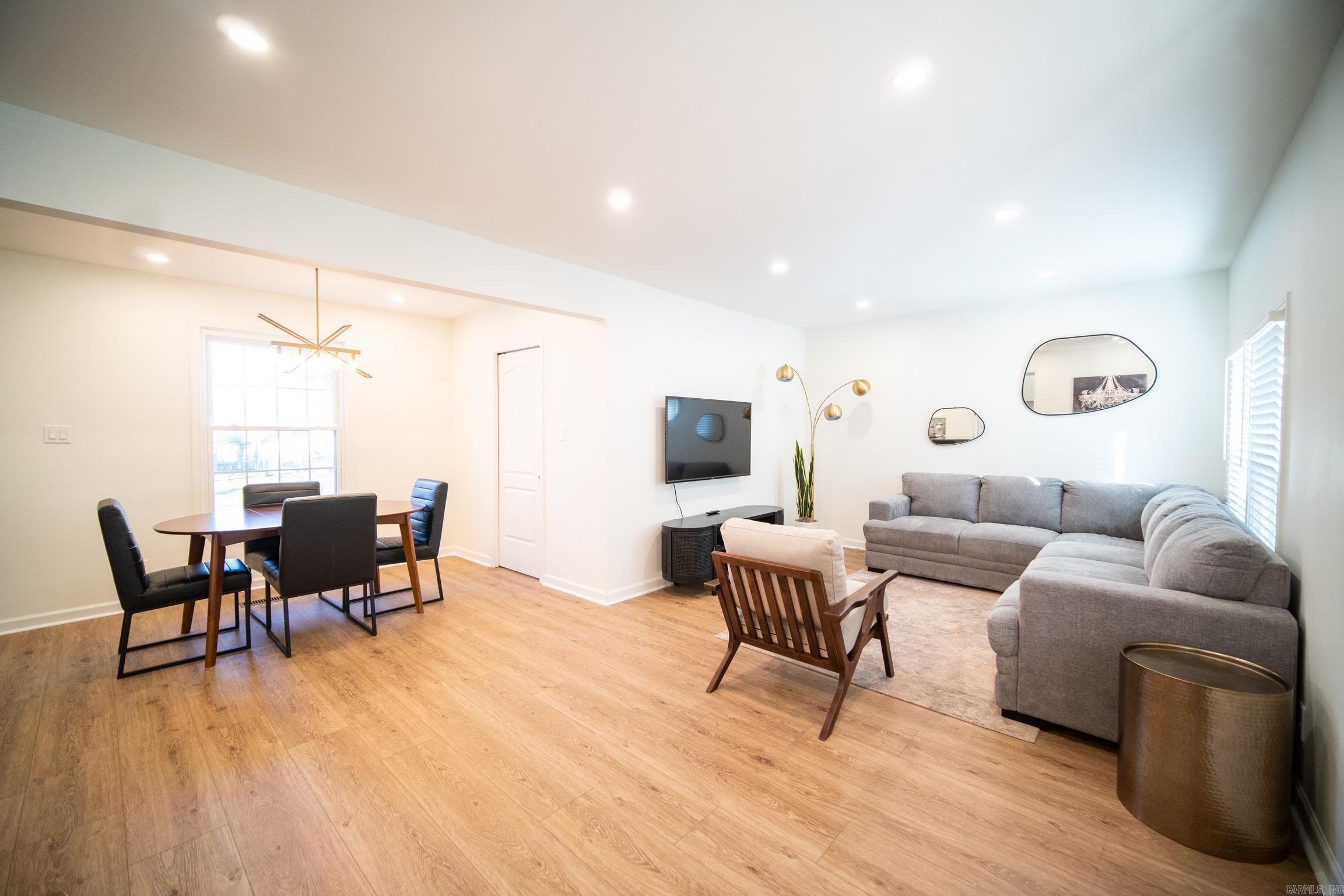 LINCOLN PARK - Residential Lease