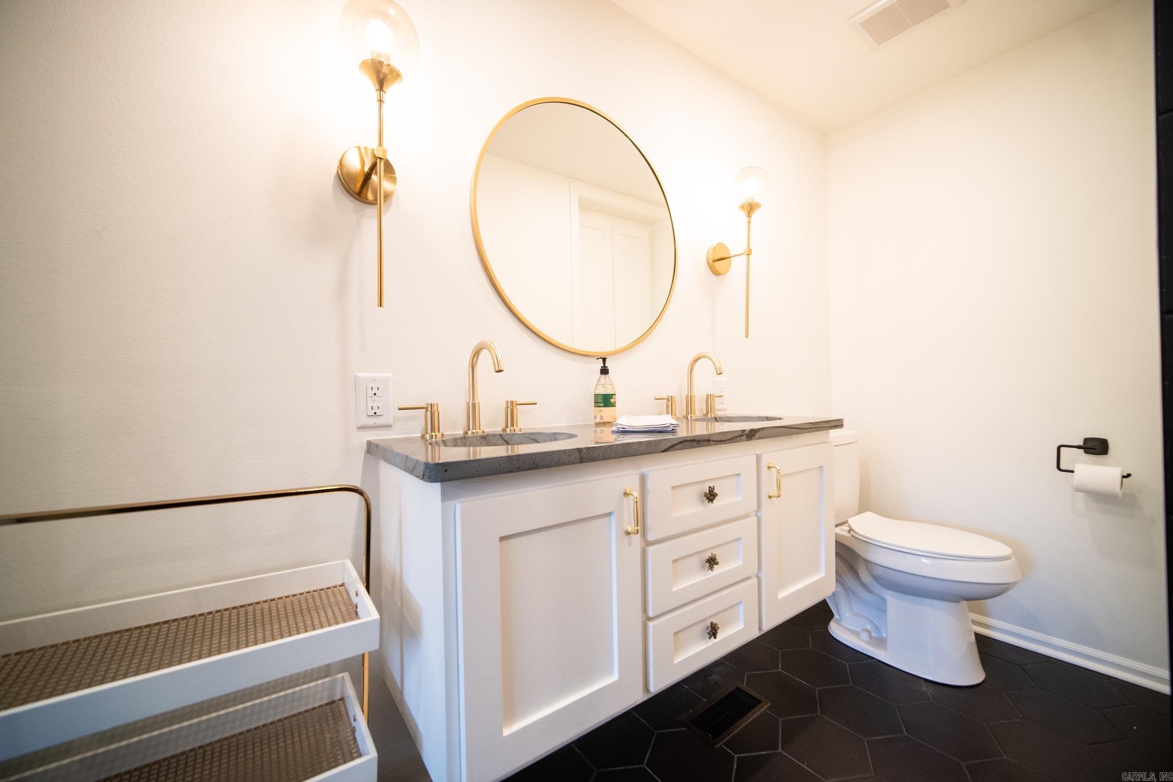 LINCOLN PARK - Residential Lease