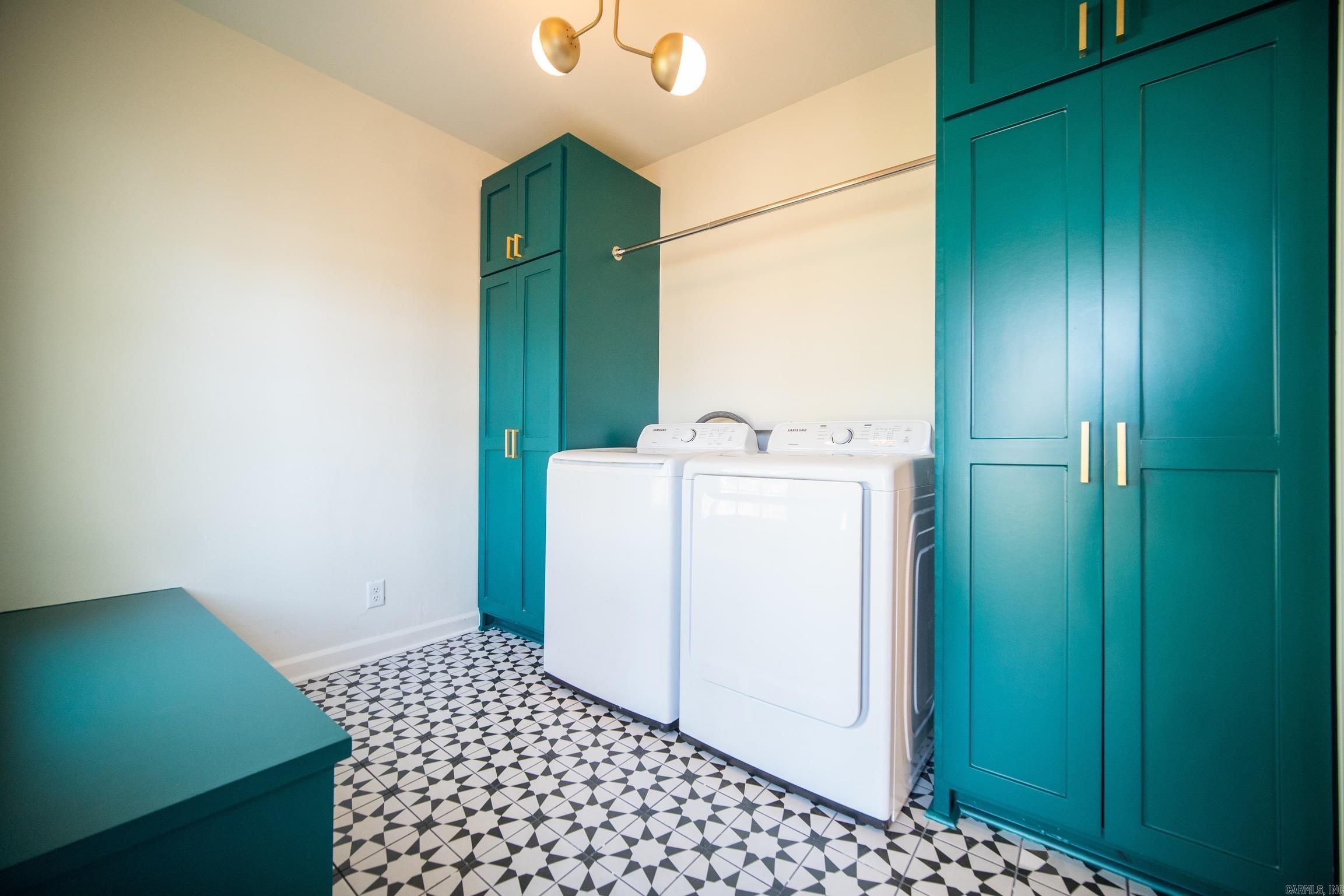LINCOLN PARK - Residential Lease