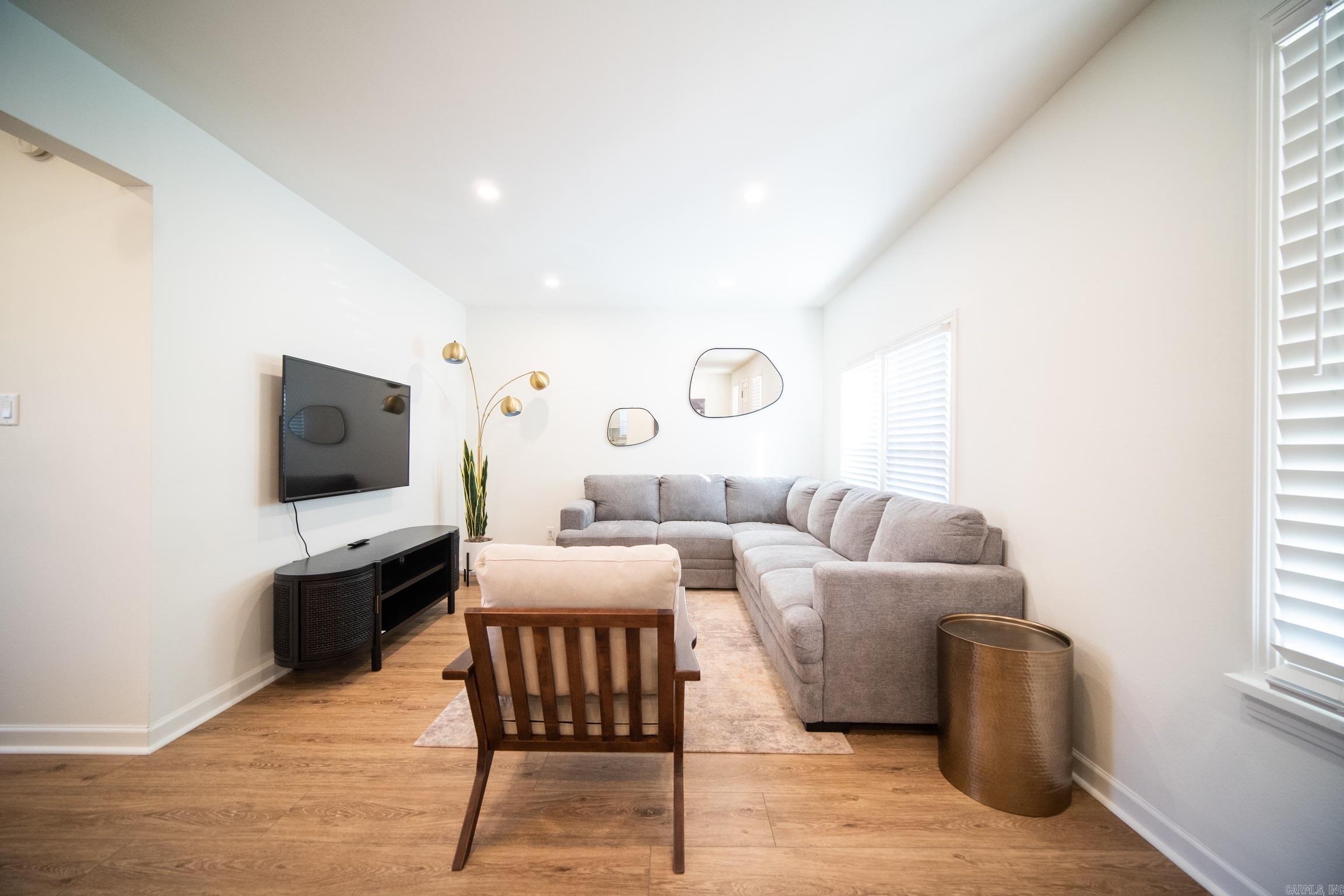 LINCOLN PARK - Residential Lease