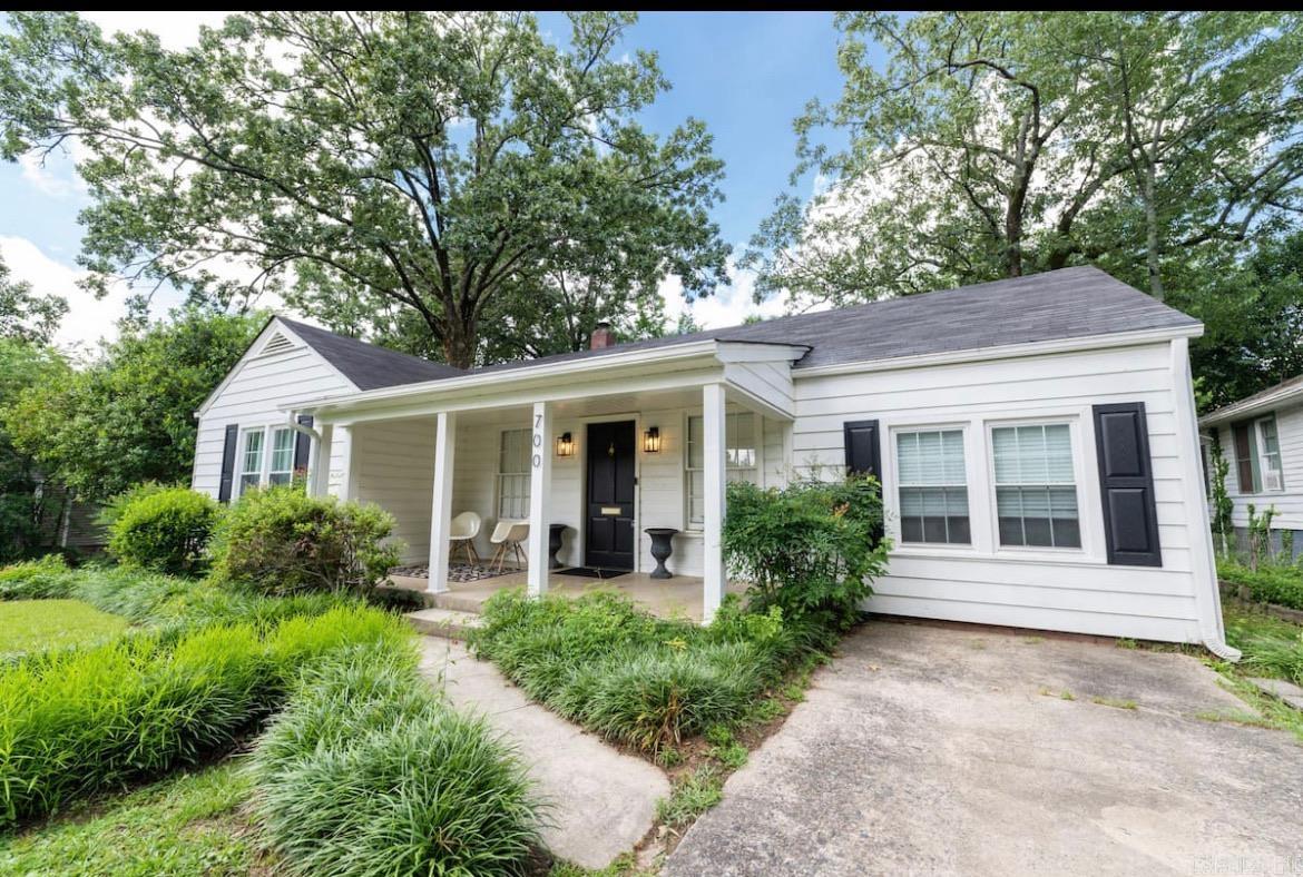 LINCOLN PARK - Residential Lease