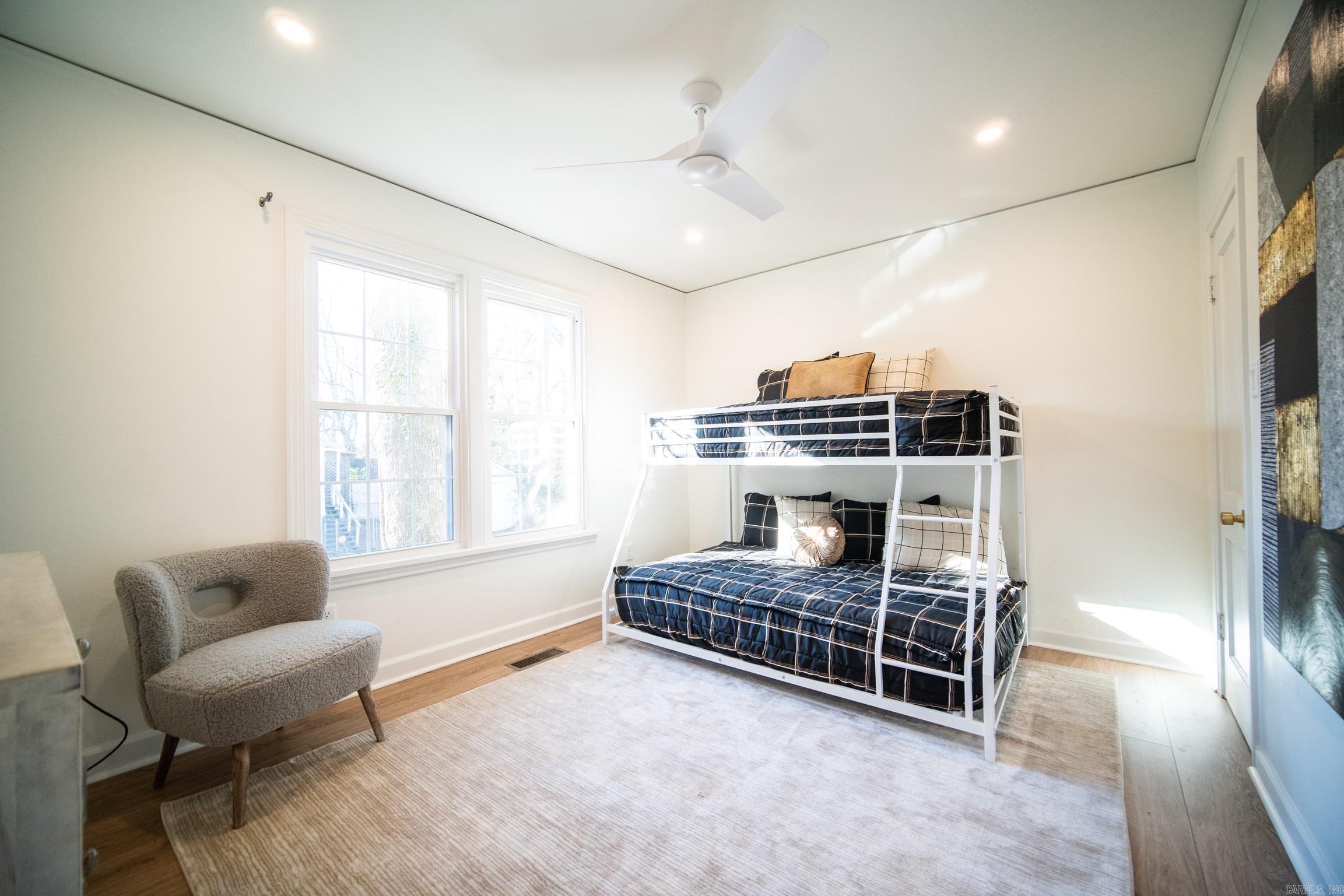 LINCOLN PARK - Residential Lease