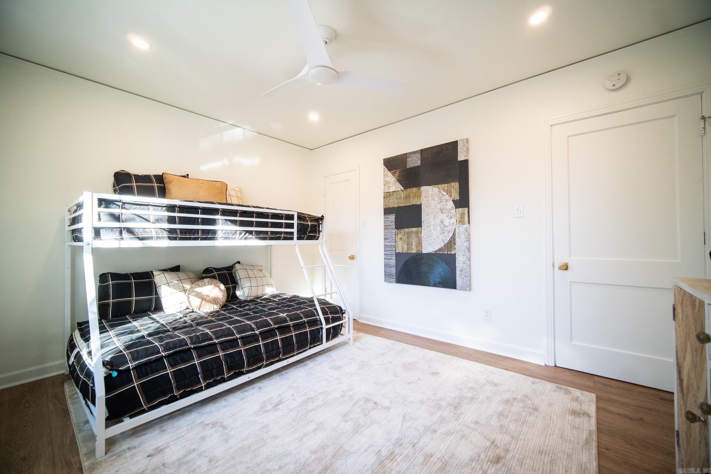 LINCOLN PARK - Residential Lease