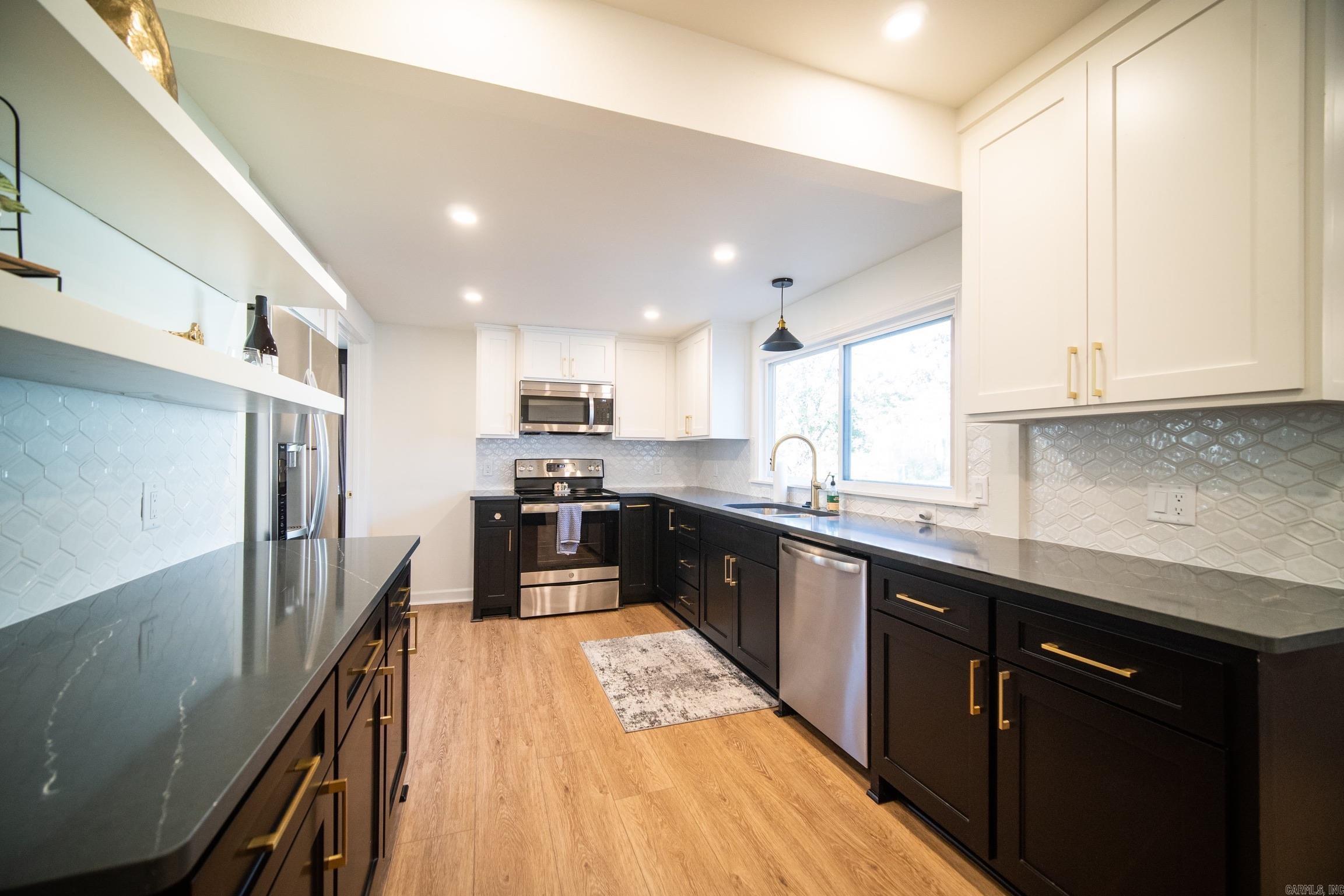 LINCOLN PARK - Residential Lease