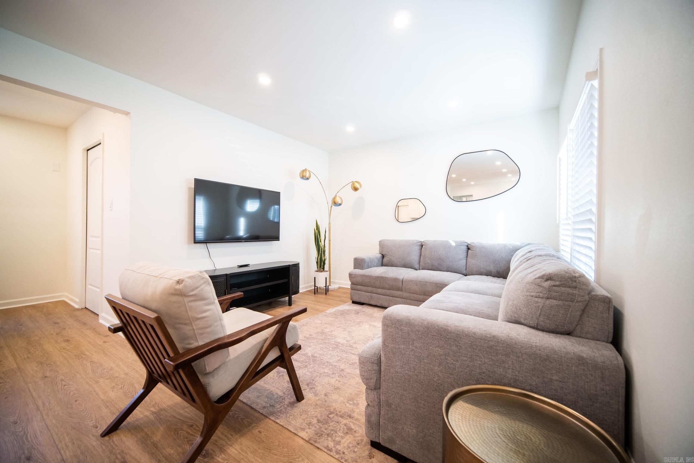 LINCOLN PARK - Residential Lease