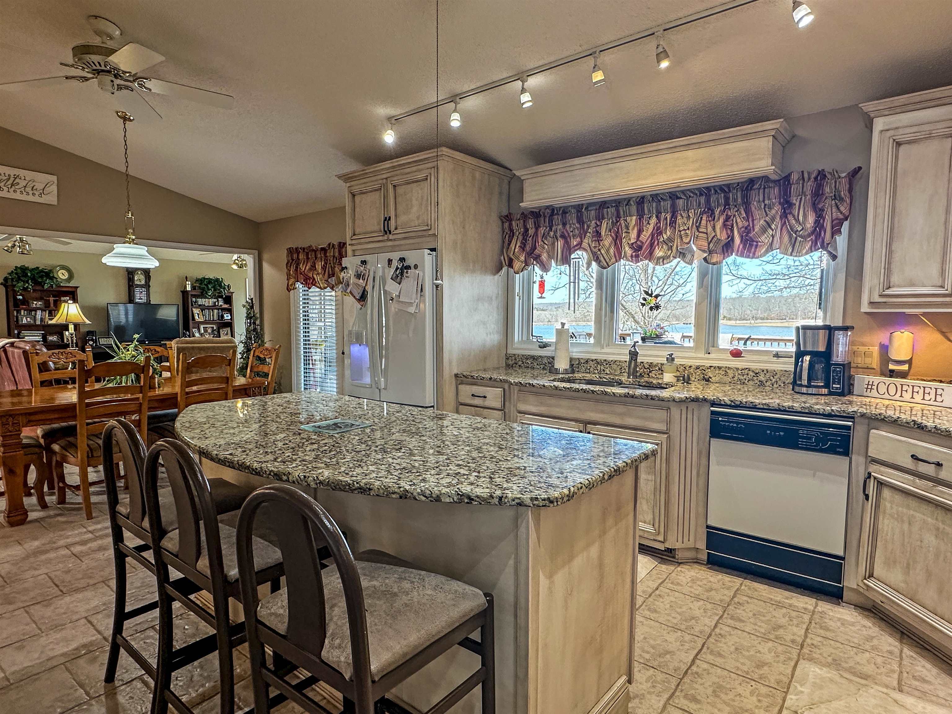 SOUTH SHORE - Residential