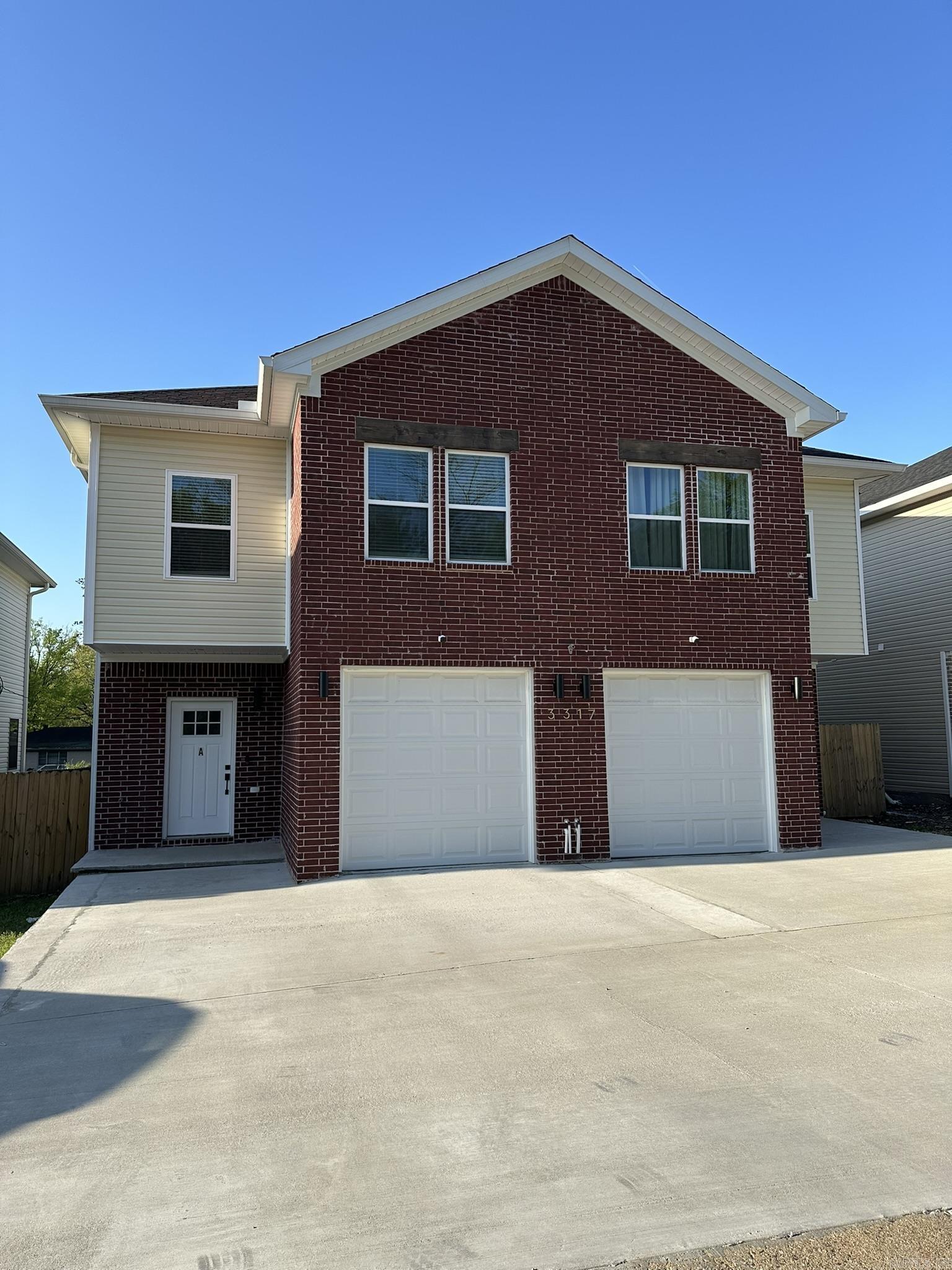 MOVE IN SPECIAL! $200 OFF FIRST MONTH'S RENT! Newly built 3BD/2.5BA duplex with a 1 car garage in Little Rock that is waiting for you to call home. Kitchen and bathroom have sleek granite countertops. Luxury vinyl flooring throughout. Plenty of storage and closet space. Always feel safe with an included security system. Pest Control and Landscaping included! All brand new appliances! Close to shopping, dining, and much more! Minutes away from Central High School and UAMS with easy access to the interstate. This property is managed by Hoffman Team so beware of scammers - we will never ask you to Cashapp us money. The lease for this property is for 18 months to 2 years with a 3% increase after the first year. Income must be 3x the amount of rent. Deposit, first monthās rent, and the $50 administration fee due before move in. This property does not accept section 8.