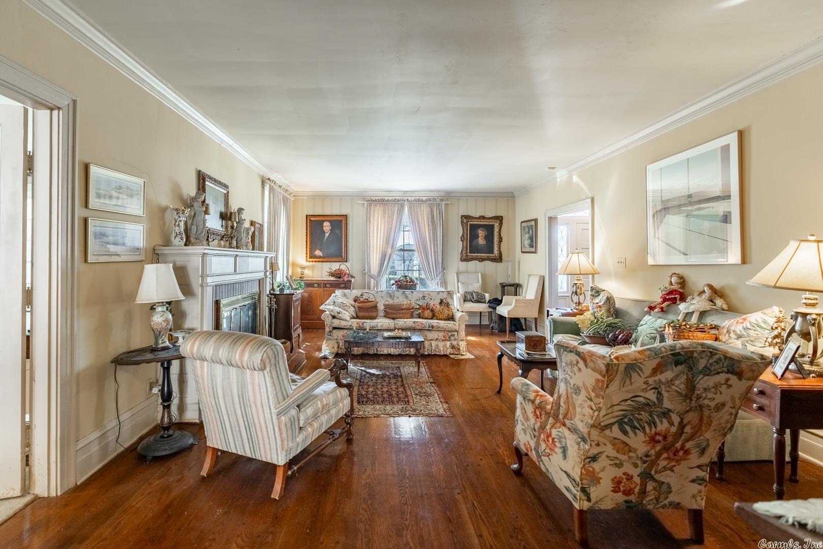 COUNTRY CLUB HGTS - Residential