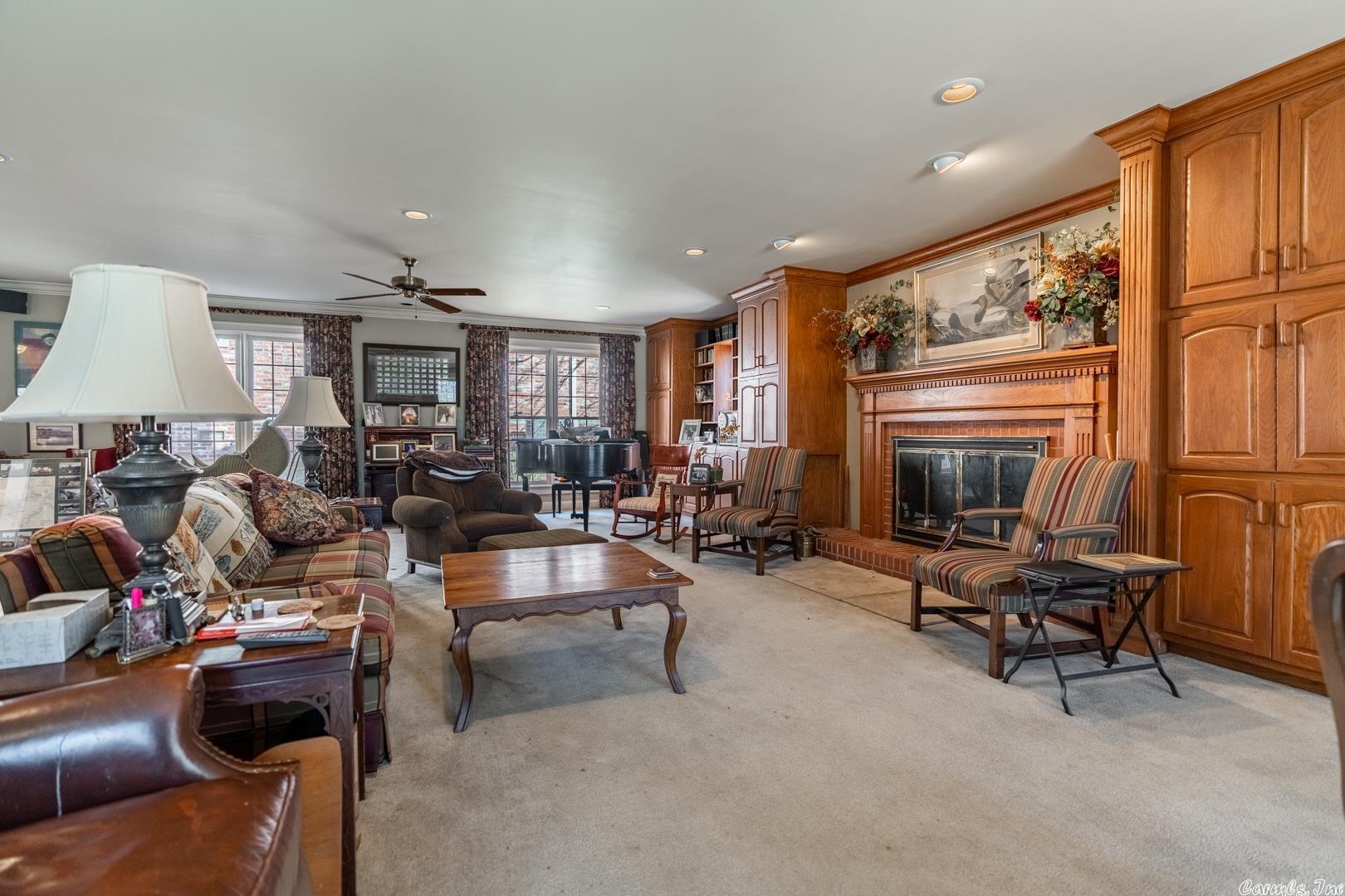 COUNTRY CLUB HGTS - Residential