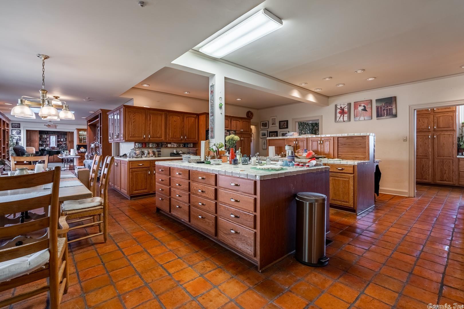 COUNTRY CLUB HGTS - Residential