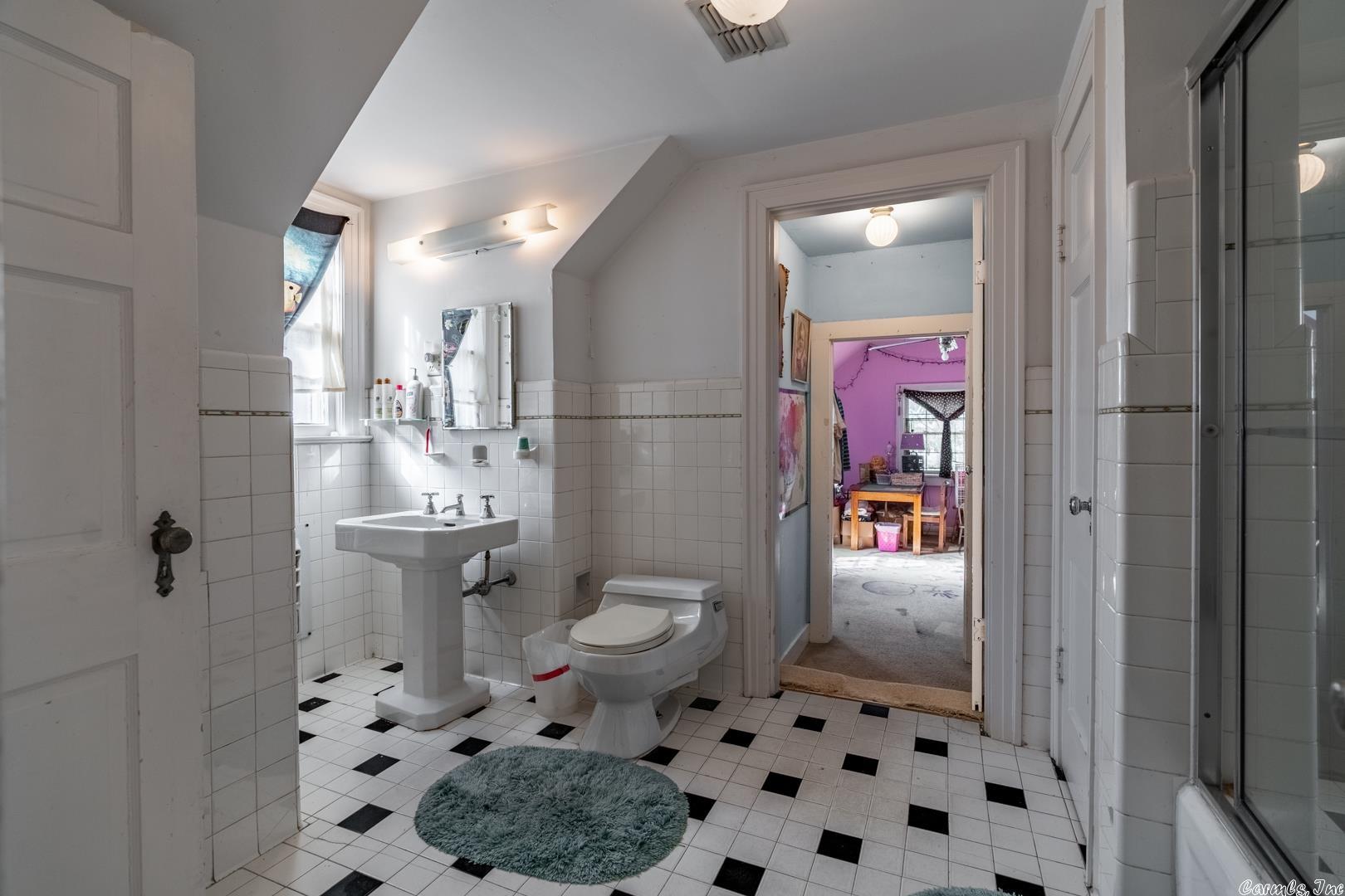 COUNTRY CLUB HGTS - Residential