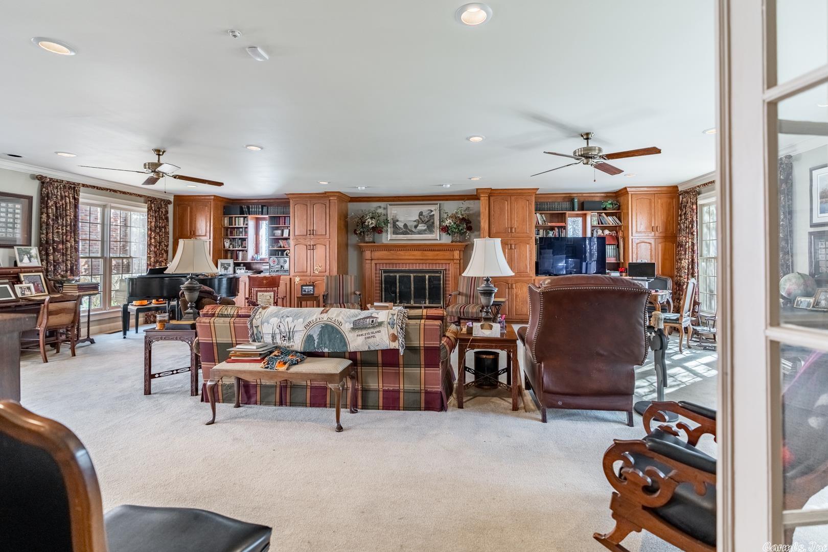 COUNTRY CLUB HGTS - Residential