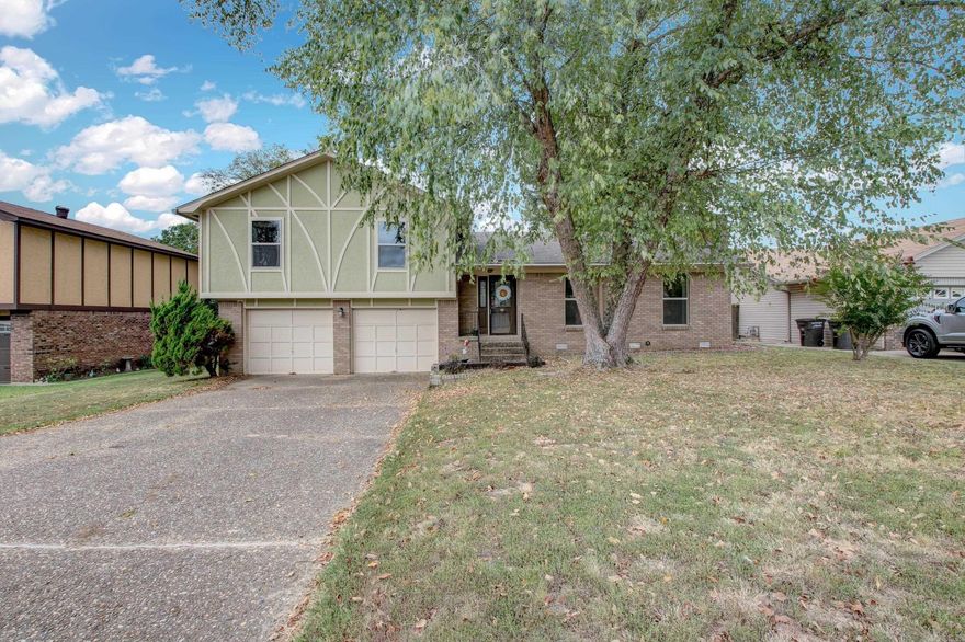 Inviting Split-Level Home on Cue-de-Sac with Fenced Yard and Storage Building with Power. 3 bedrooms, 2 baths with separate dining room &  spacious kitchen with plenty of cabinets and prep area are a welcomed feature. Fenced backyard with 12x16 storage building with ELECTRIC. Pack your bags - this house and neighborhood has it all - the neighborhood offers a POOL and walking trails and a picnic area. New Gutters with leafguard. Newer windows on the front 2 bedrooms of the house. Oversized garage with 5x9 heated and cooled laundry in the garage. Updated floors in kitchen and master. Encapsulated crawl space.