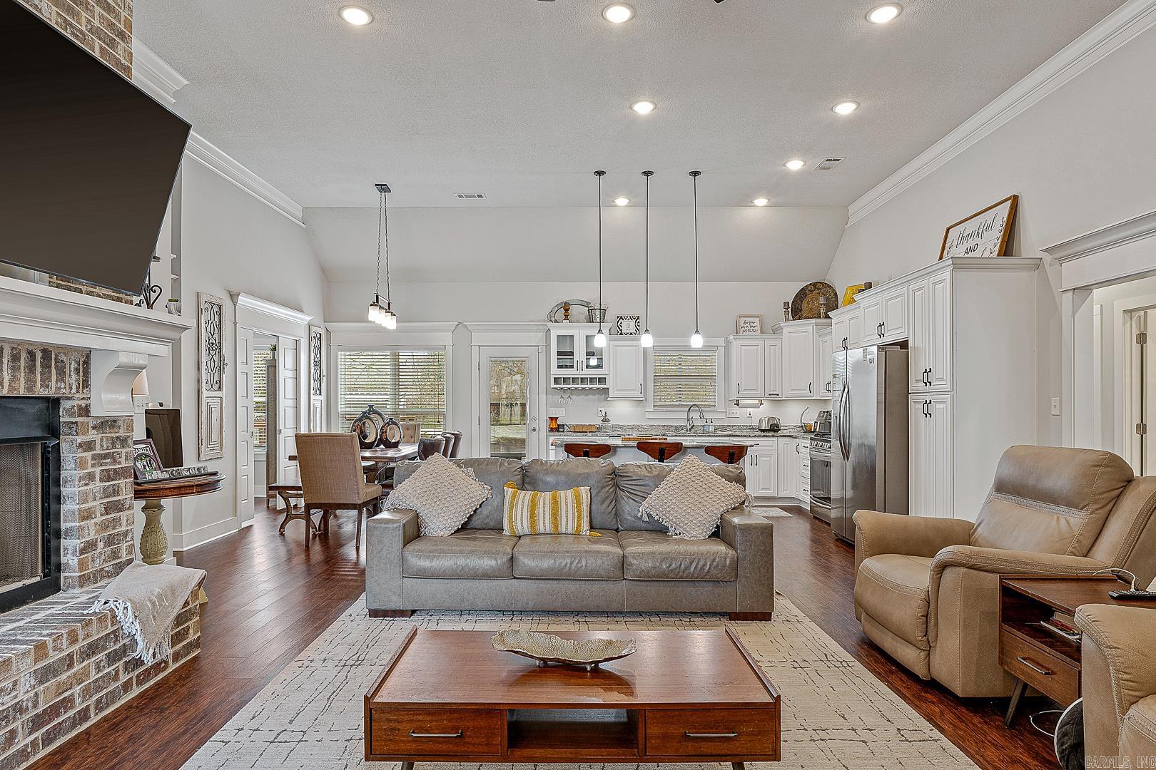 CYPRESS POINT - Residential