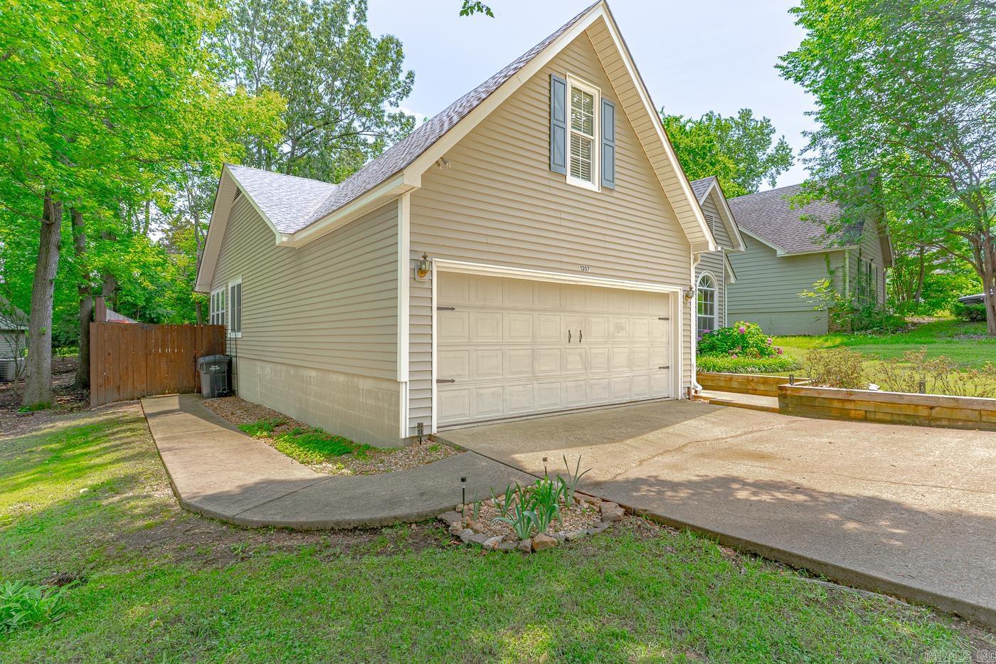 HUNTERS RUN - Residential
