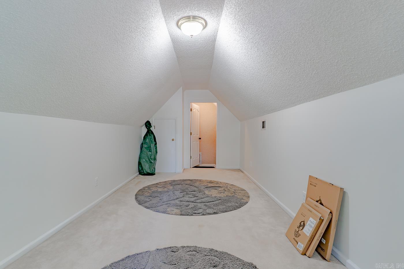 HUNTERS RUN - Residential
