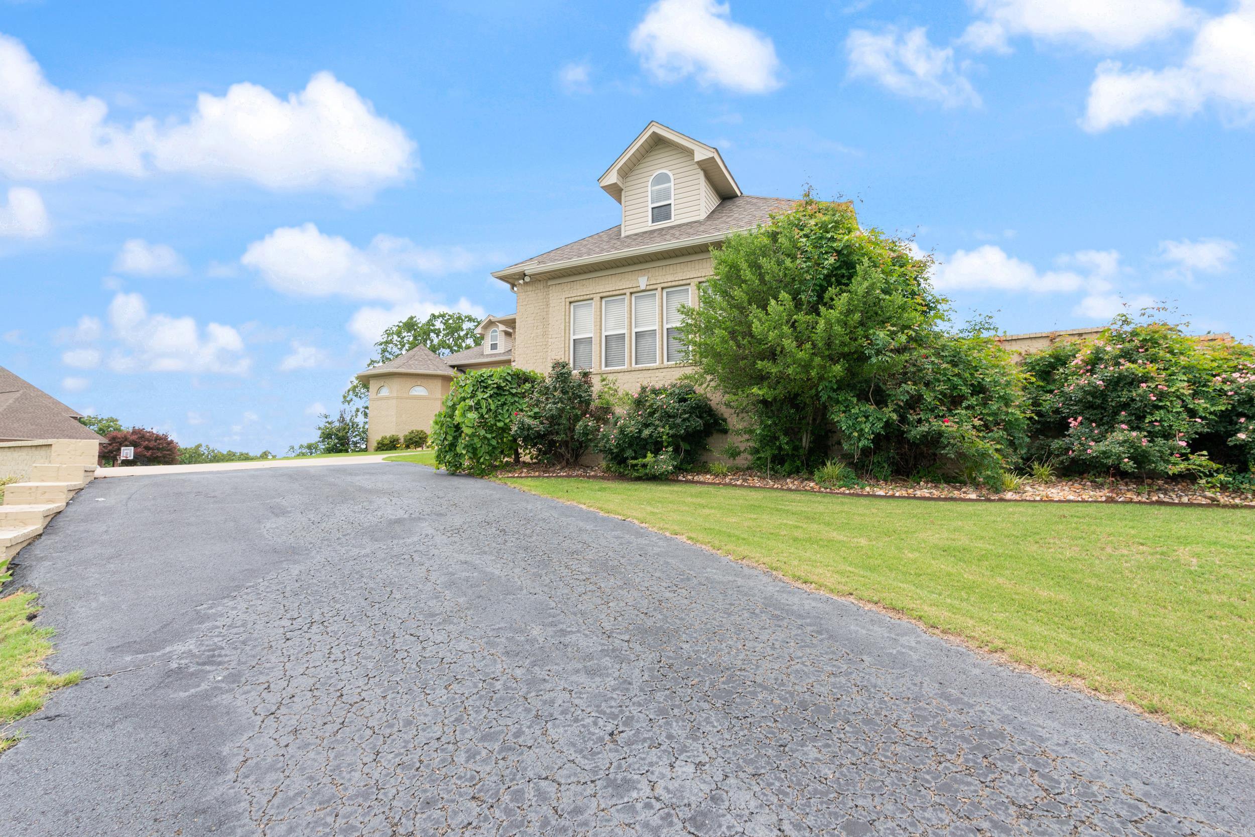 MEADOW RIDGE ESTATES - Residential