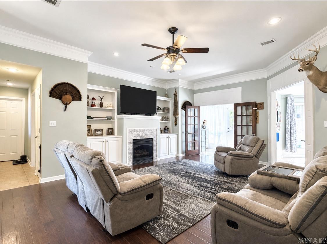 SKYLINE MEADOWS - Residential