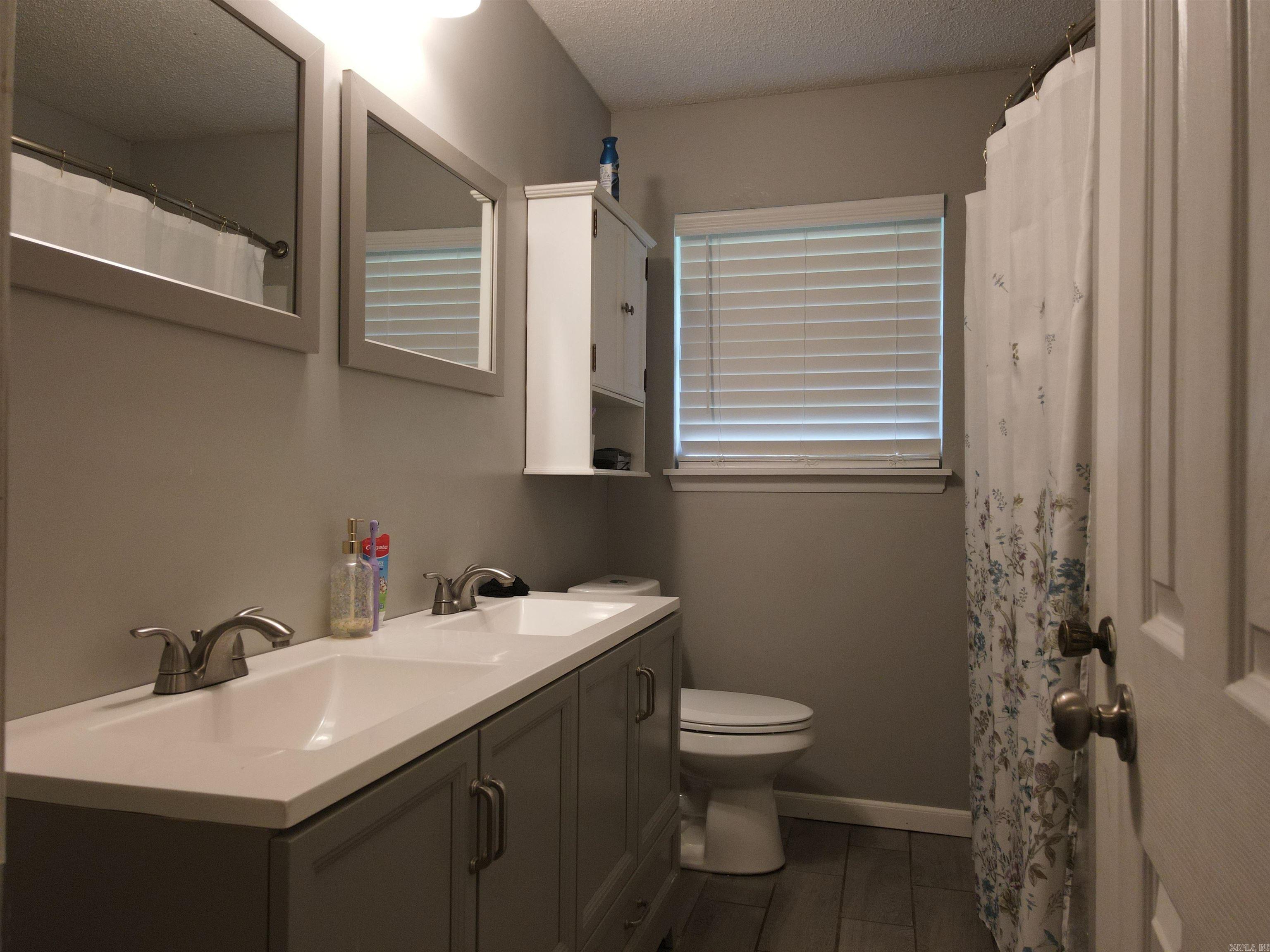 NORTH HILLS MANOR - Residential