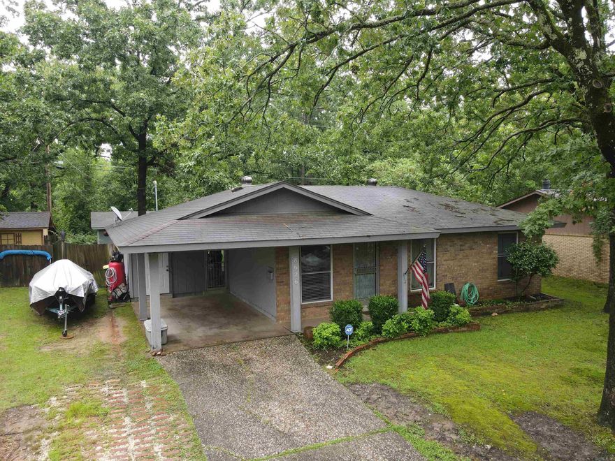 Come check out this cute 3 Bedroom 1 bath home! This would be the perfect home for a first time homebuyer, located in the heart of Sherwood and convenient to restaurants, shopping, and schools! HVAC was replaced in 2019 and appliances were replaced in 2021.