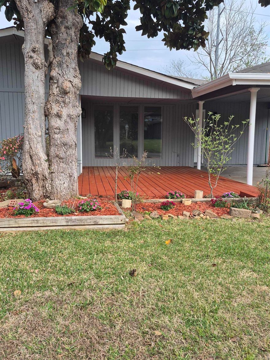 This 3-bedroom, 2-bath home has recently undergone a fresh renovation, bringing modern comfort and style to an established neighborhood in Jacksonville. There are TWO bonus rooms that can be an office, playroom, craftroom, etc.   Updated finishes, refreshed interiors, and enhanced curb appeal—perfect for buyers seeking a move-in-ready property with thoughtful upgrades. Situated on a quiet cul-de-sac, this property offers convenience to local amenities, schools, and LRAFB while maintaining a peaceful residential setting. Don’t miss the opportunity to get a first look at this beautifully updated home!  This will be perfect for a large family, someone who works from home, a multi-generational family or as a rental investment.