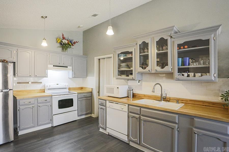 WOODLAND HILLS TO LR - Residential