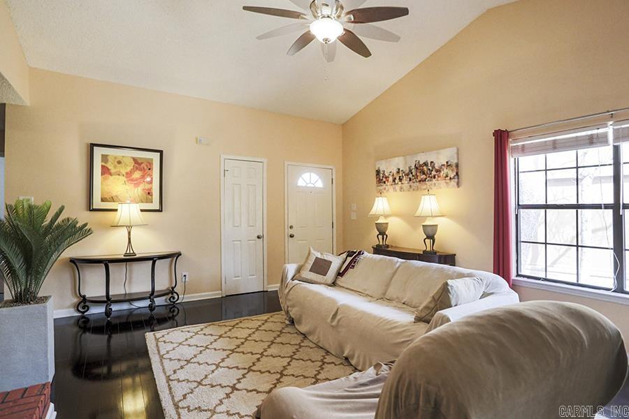 WOODLAND HILLS TO LR - Residential