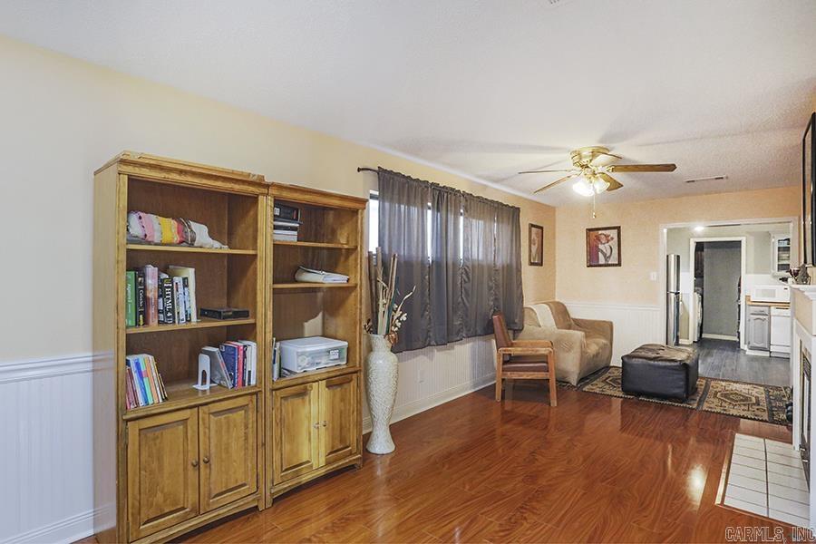 WOODLAND HILLS TO LR - Residential