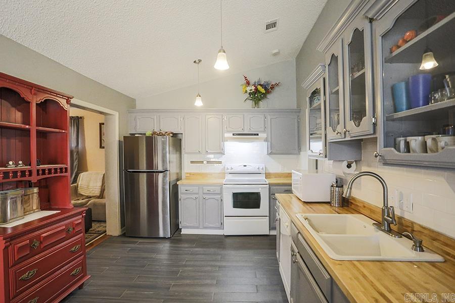 WOODLAND HILLS TO LR - Residential