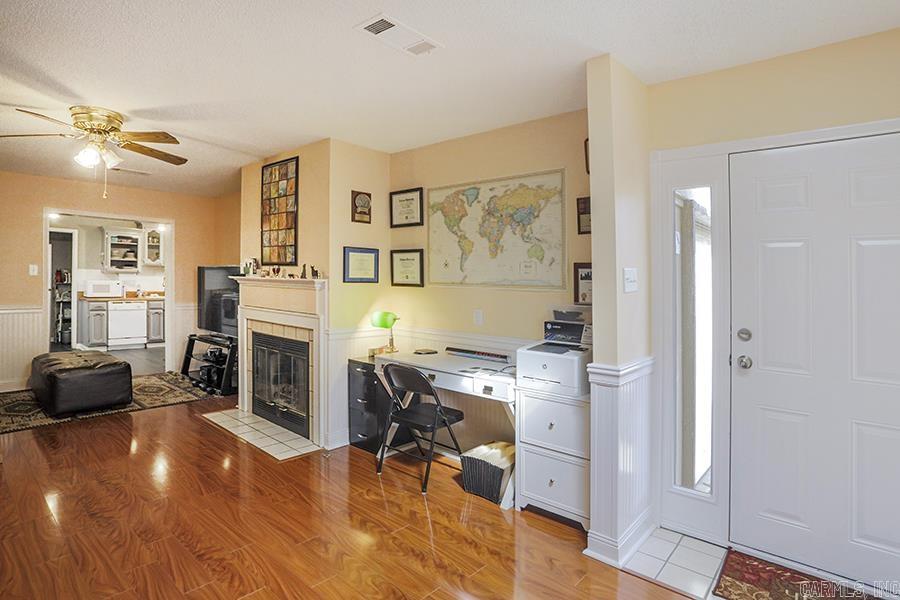 WOODLAND HILLS TO LR - Residential