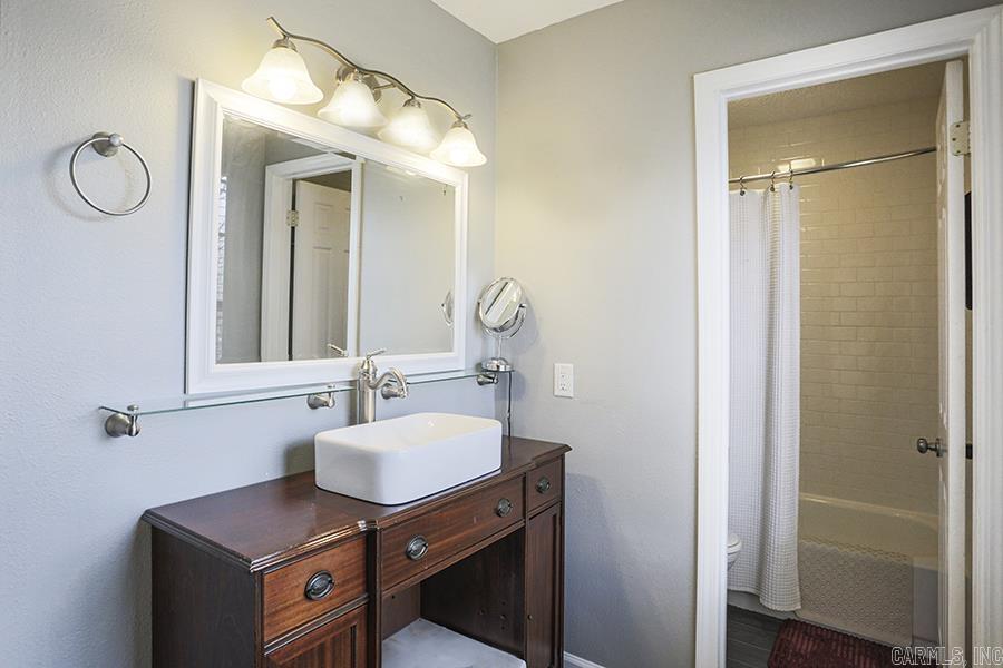 WOODLAND HILLS TO LR - Residential