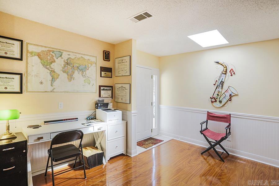 WOODLAND HILLS TO LR - Residential