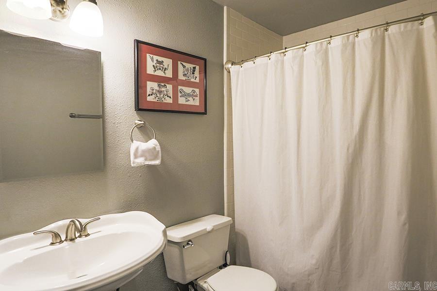 WOODLAND HILLS TO LR - Residential