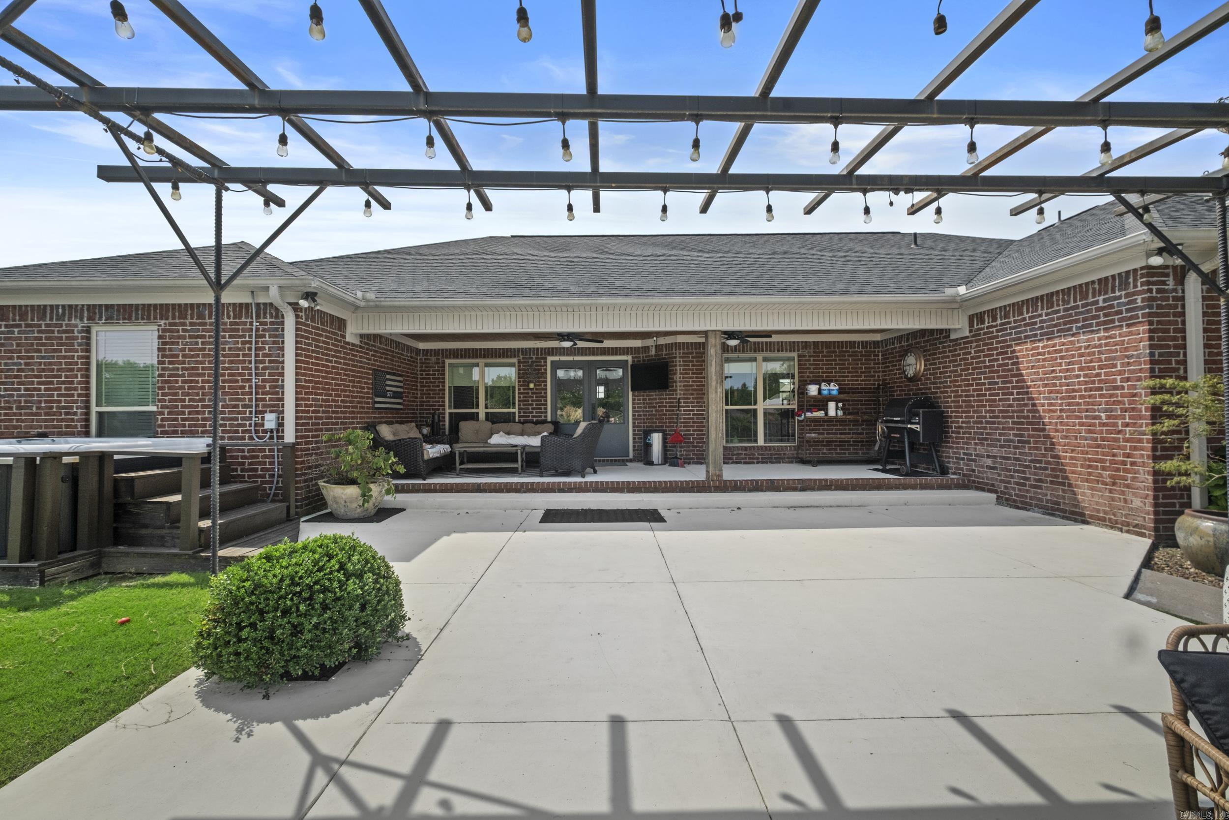 TIFFANY ESTATES - Residential