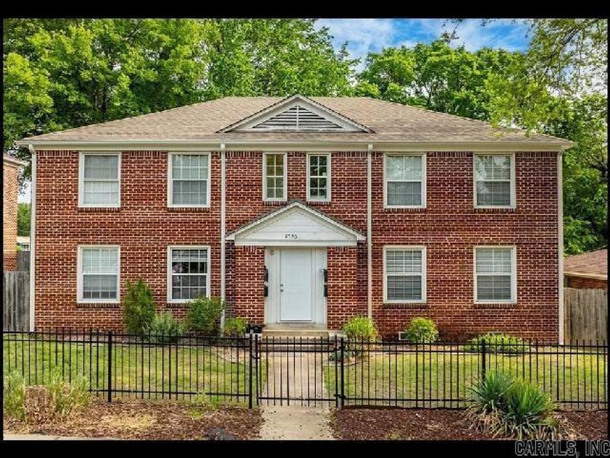 *LITTLE ROCK* CHARMING UNIT IN THE FLEMING & BRADFORD SUBDIVISION!! This Charming Two Bedroom And One Bath Upper Unit Offers Over 800 Square Feet of Modern Comfort In A Convenient Location! Enjoy An Updated Kitchen And Bathroom With Stylish Finishes, Plus Beautiful Hardwood And Tile Flooring Throughout! Central A/C and Heating Keeps You Comfortable Year-Round! Street Parking Available!PET FRIENDLY!!  AVAILABLE MID TO LATE OCTOBER 2025!!!