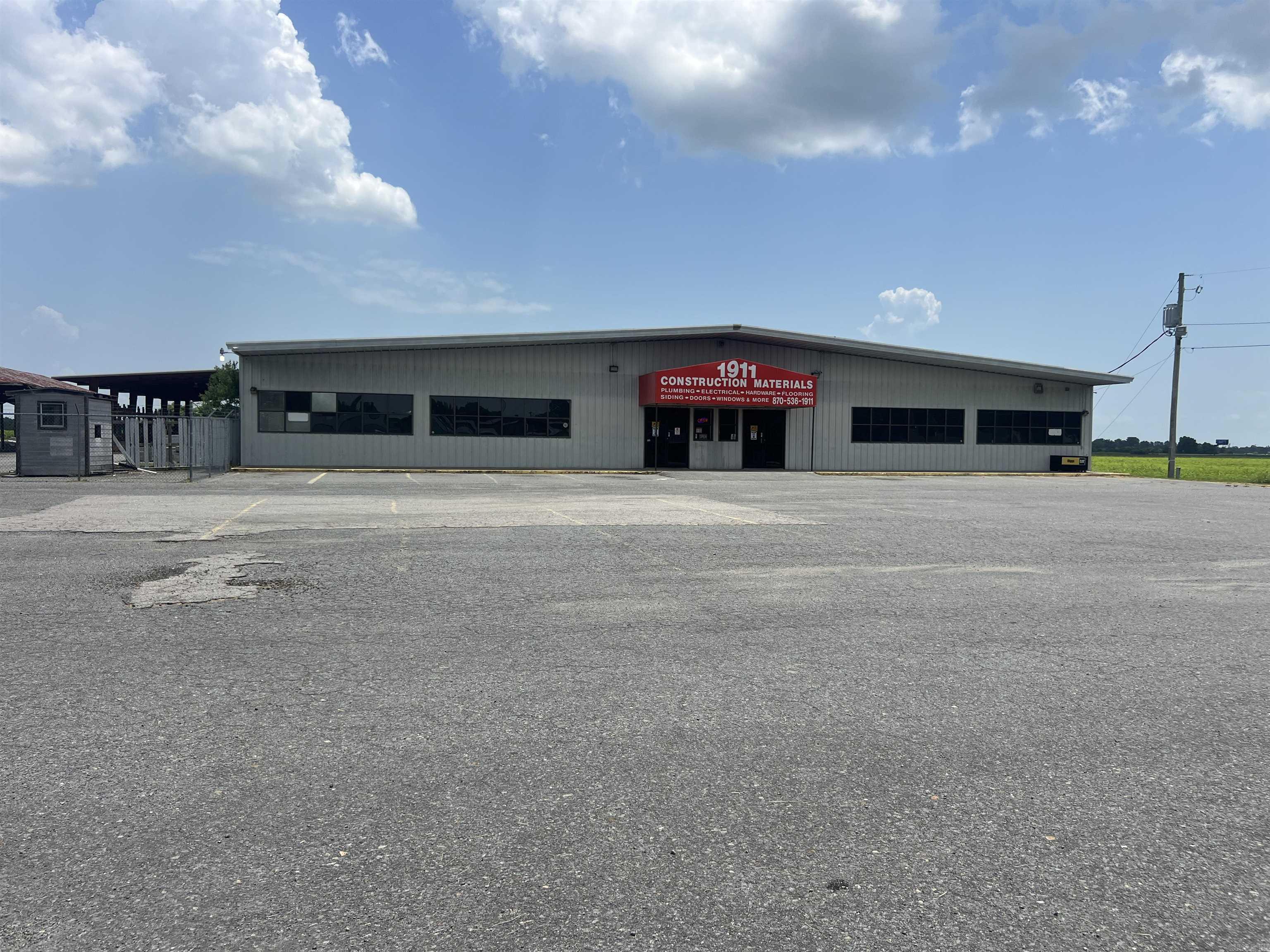 Great investment opportunity with this well established construction supply business in a high traffic, high visibility location. It includes a 40x120 pole shed, 50x50 warehouse and another 100x150 warehouse. Seller will include all inventory on hand at the time of the sale with the transaction.