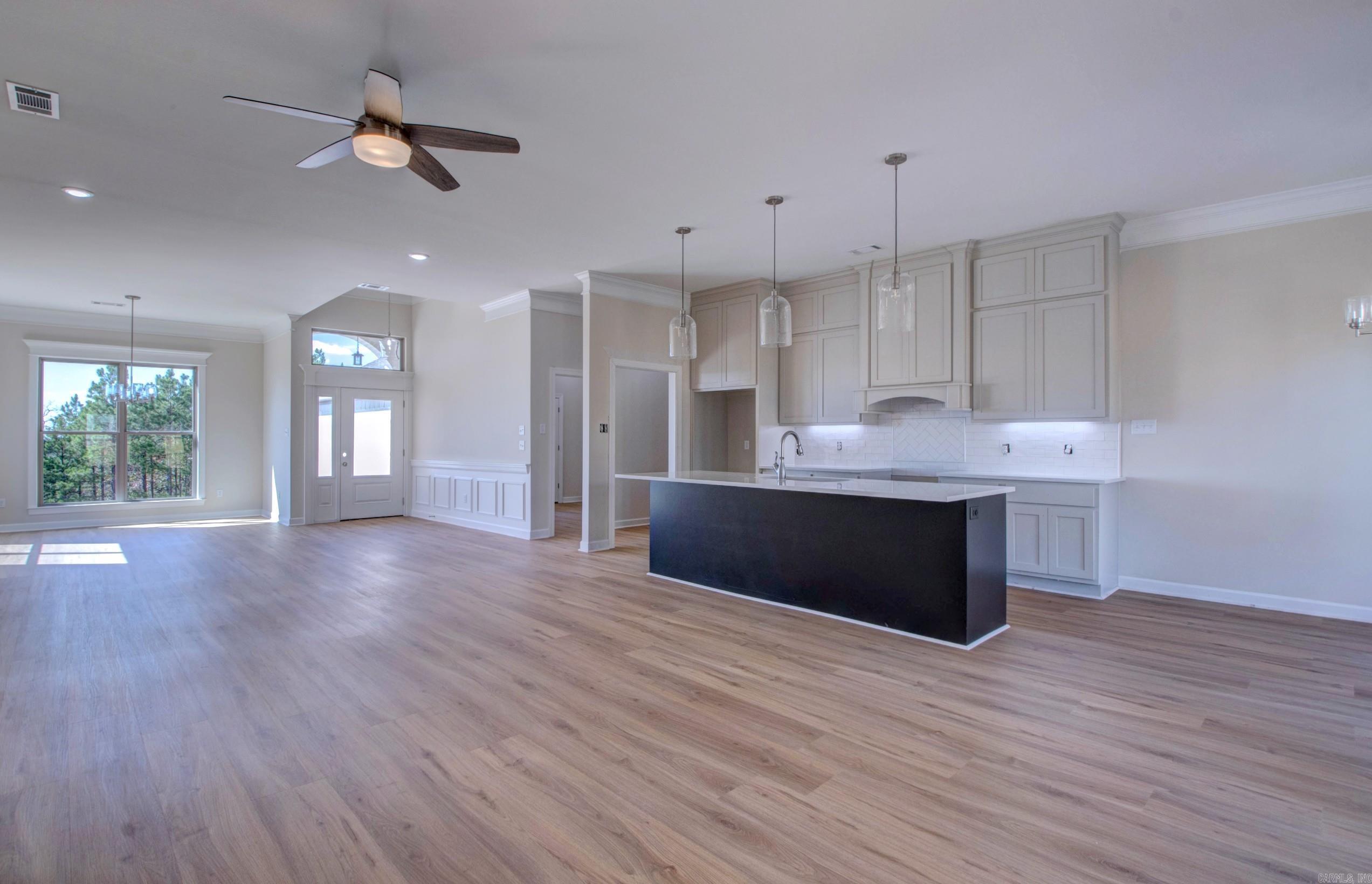 MAJESTIC POINTE - Residential