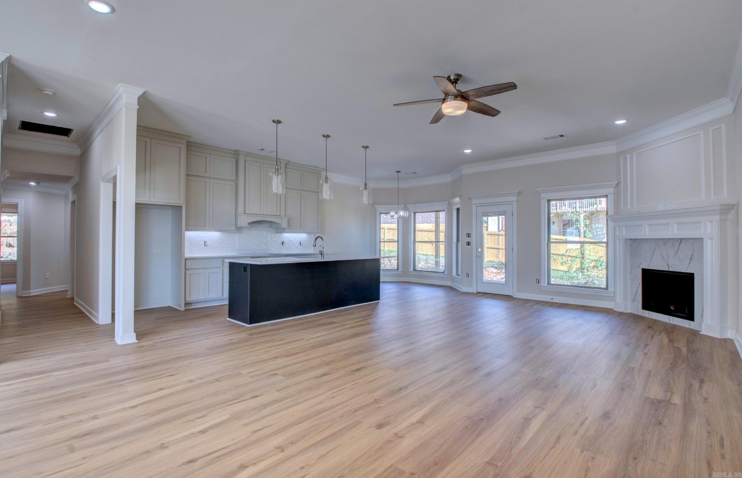 MAJESTIC POINTE - Residential