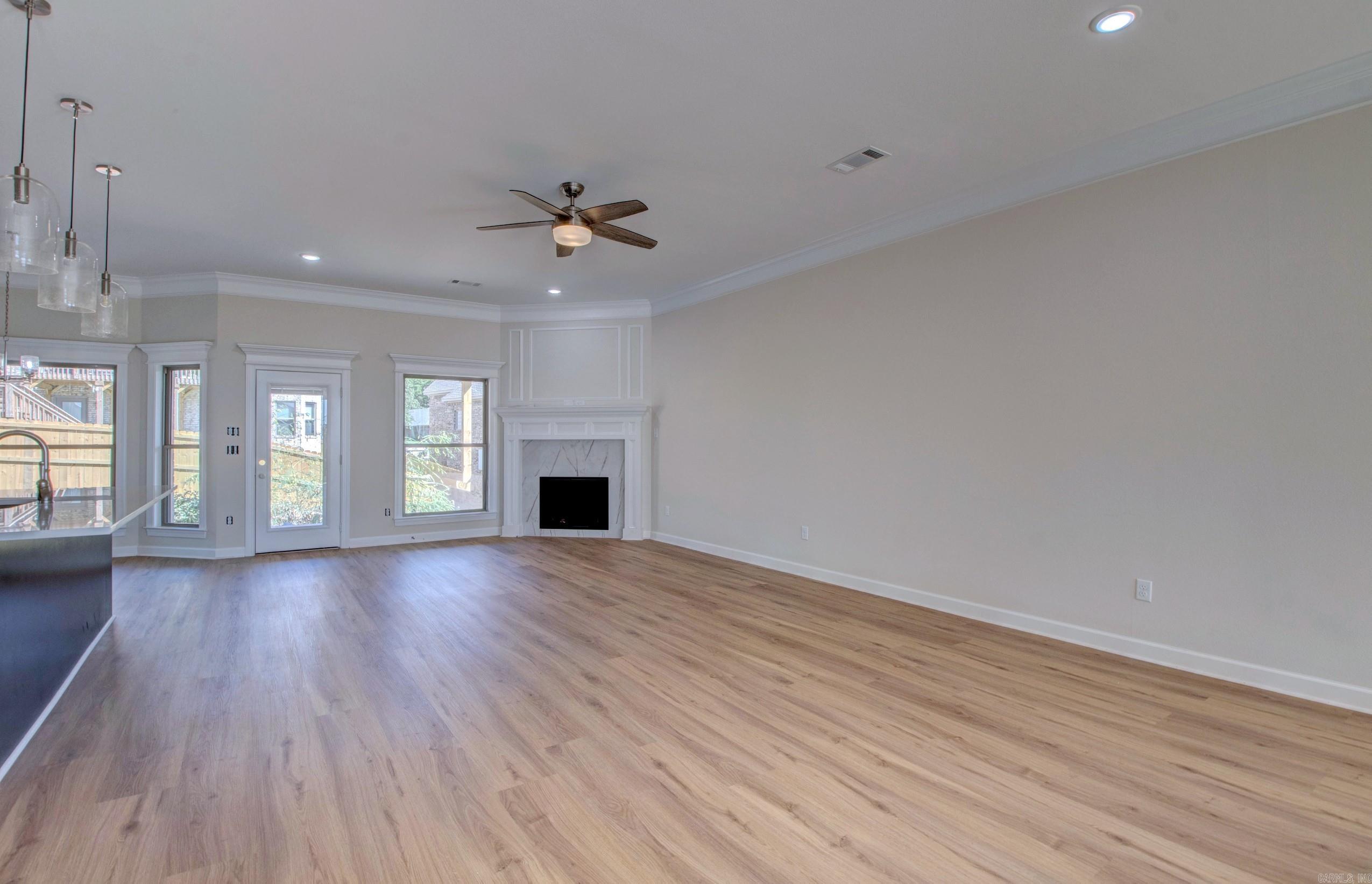 MAJESTIC POINTE - Residential