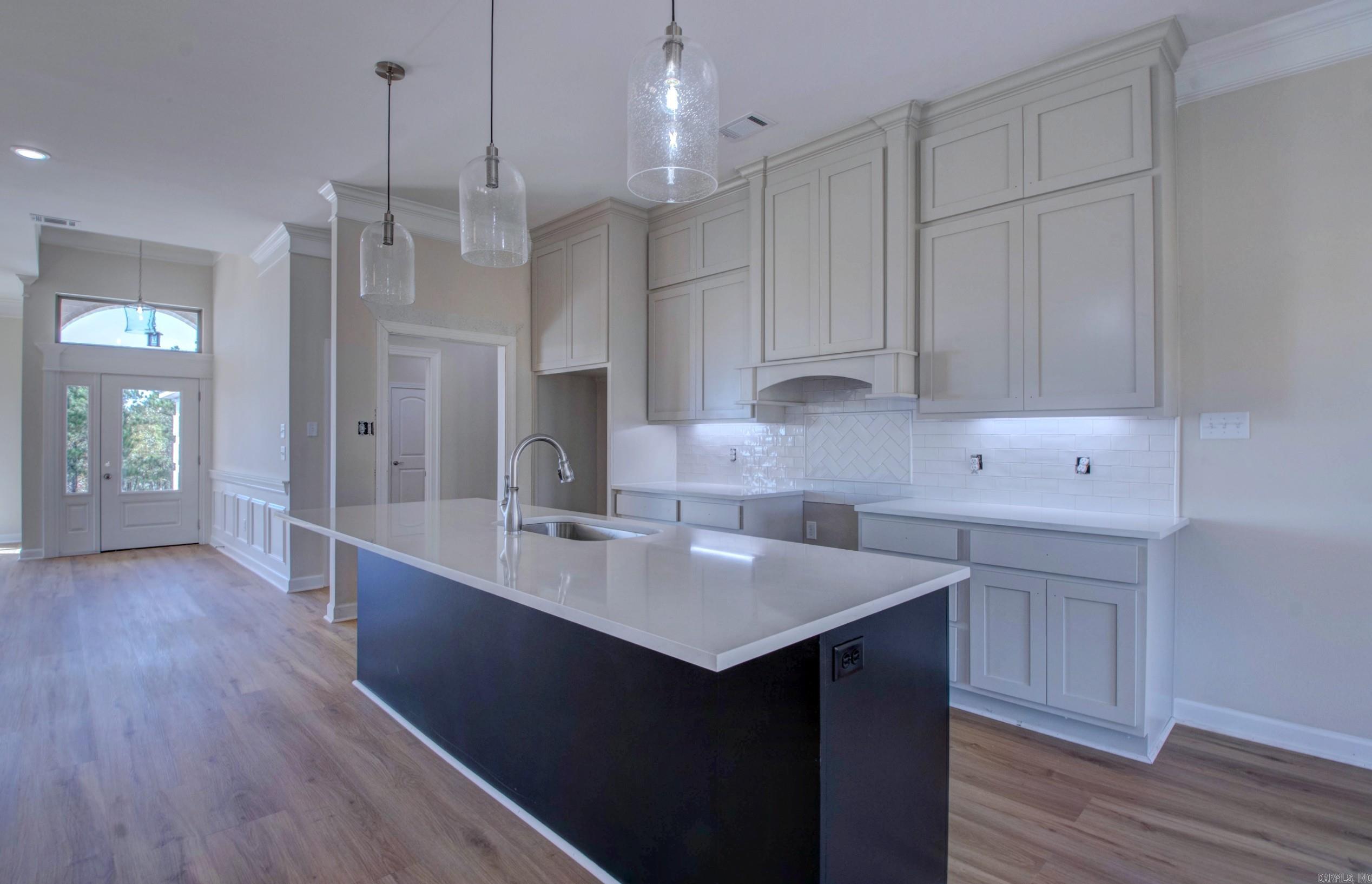 MAJESTIC POINTE - Residential