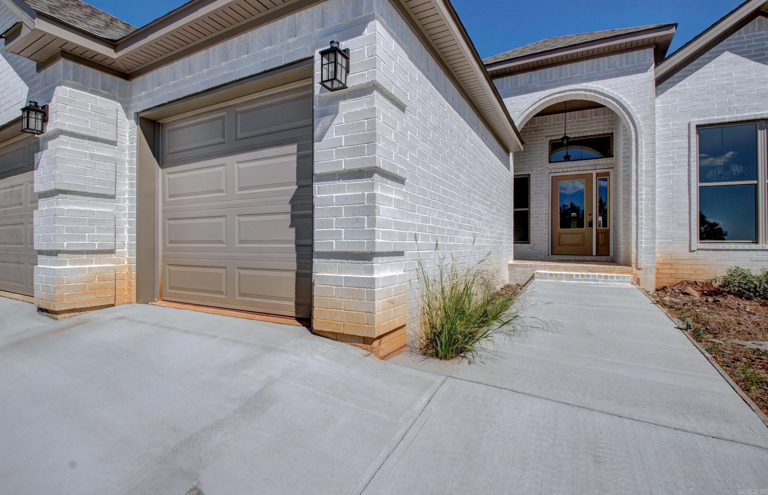 MAJESTIC POINTE - Residential