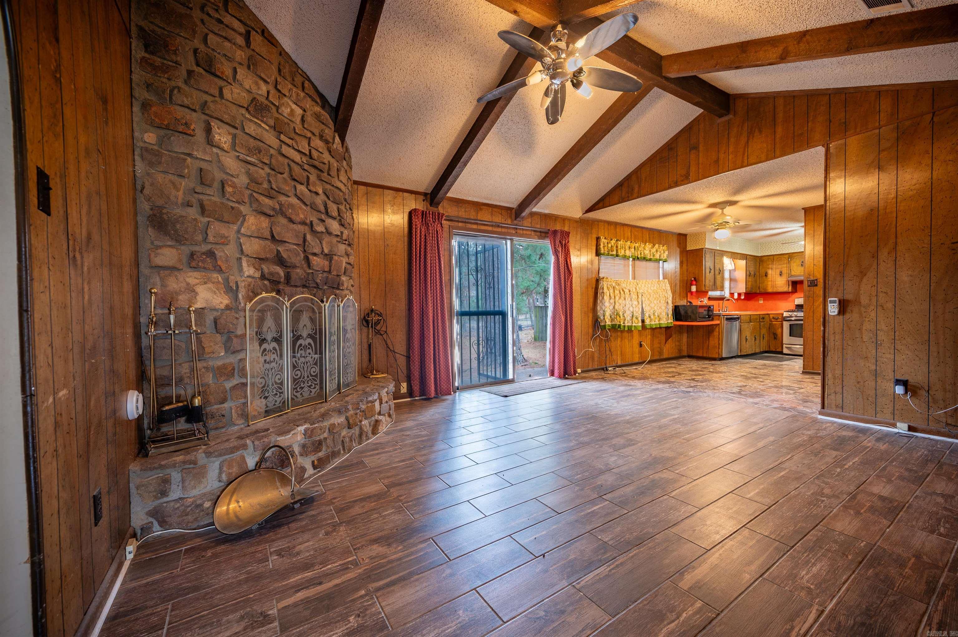 TWIN LAKES - Residential