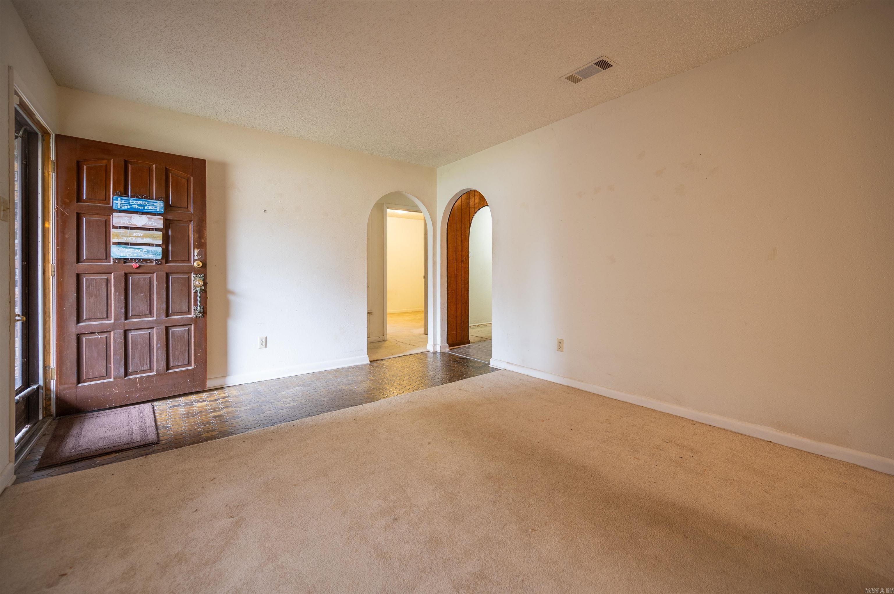 TWIN LAKES - Residential