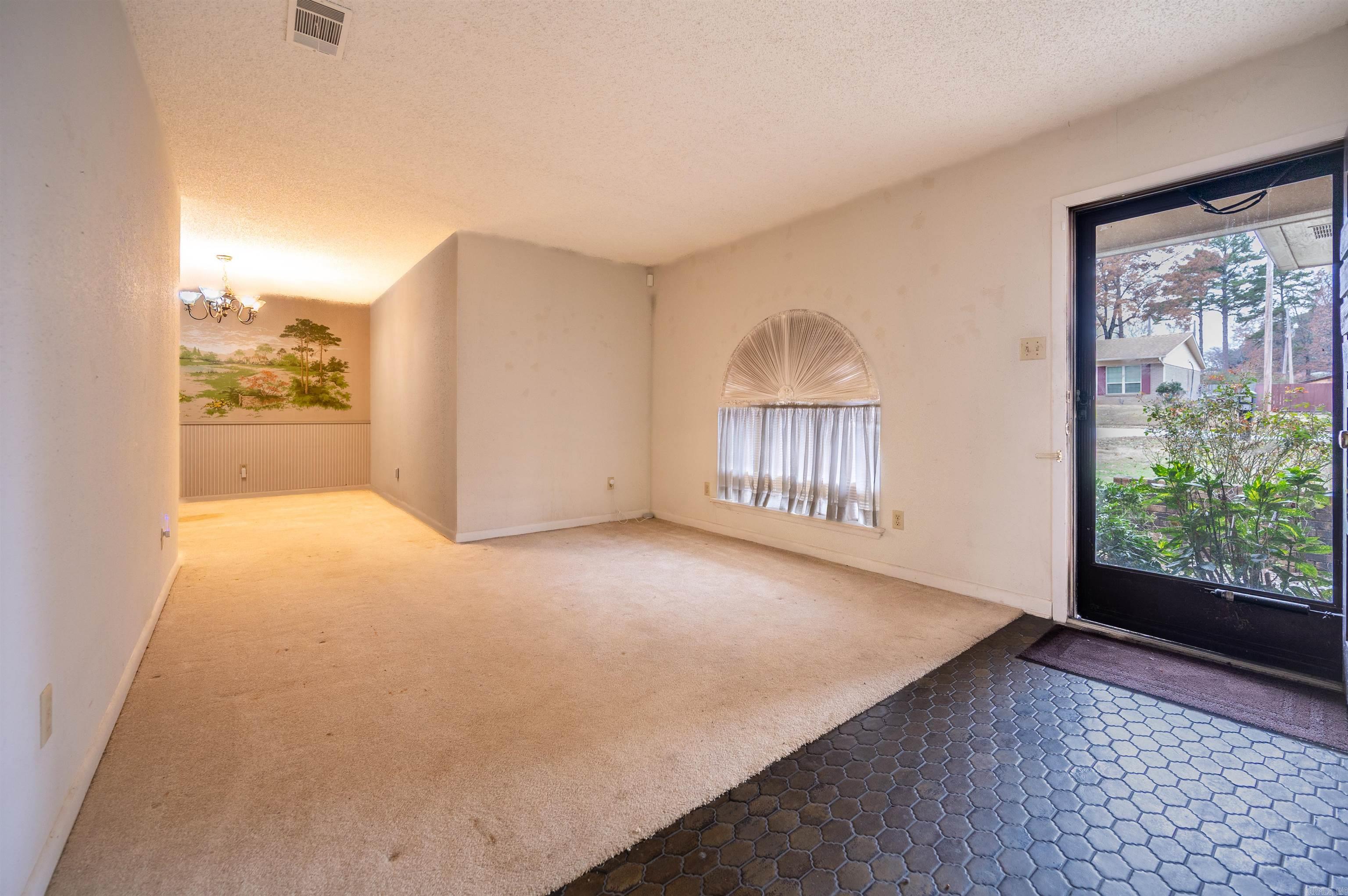 TWIN LAKES - Residential