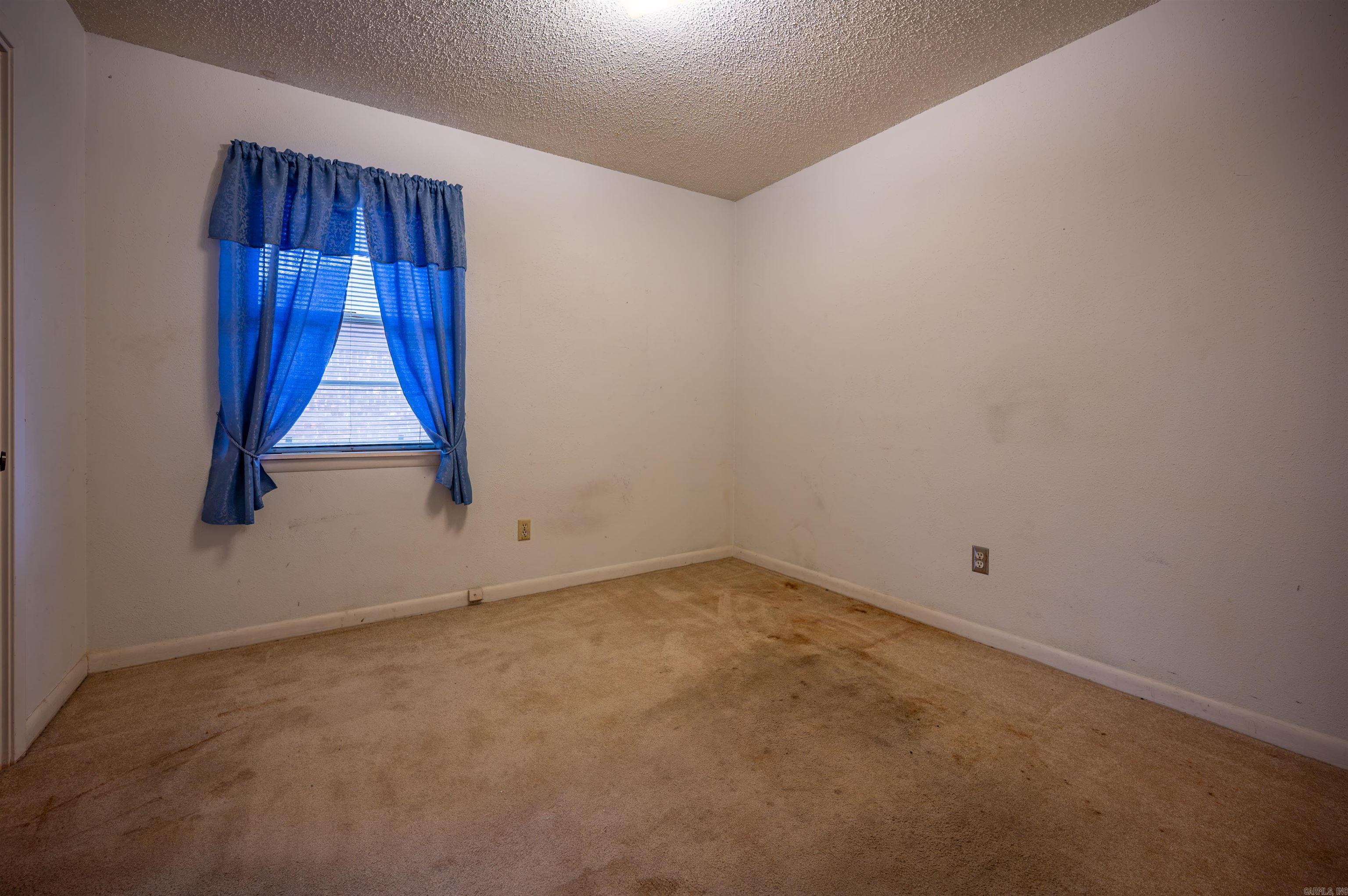 TWIN LAKES - Residential