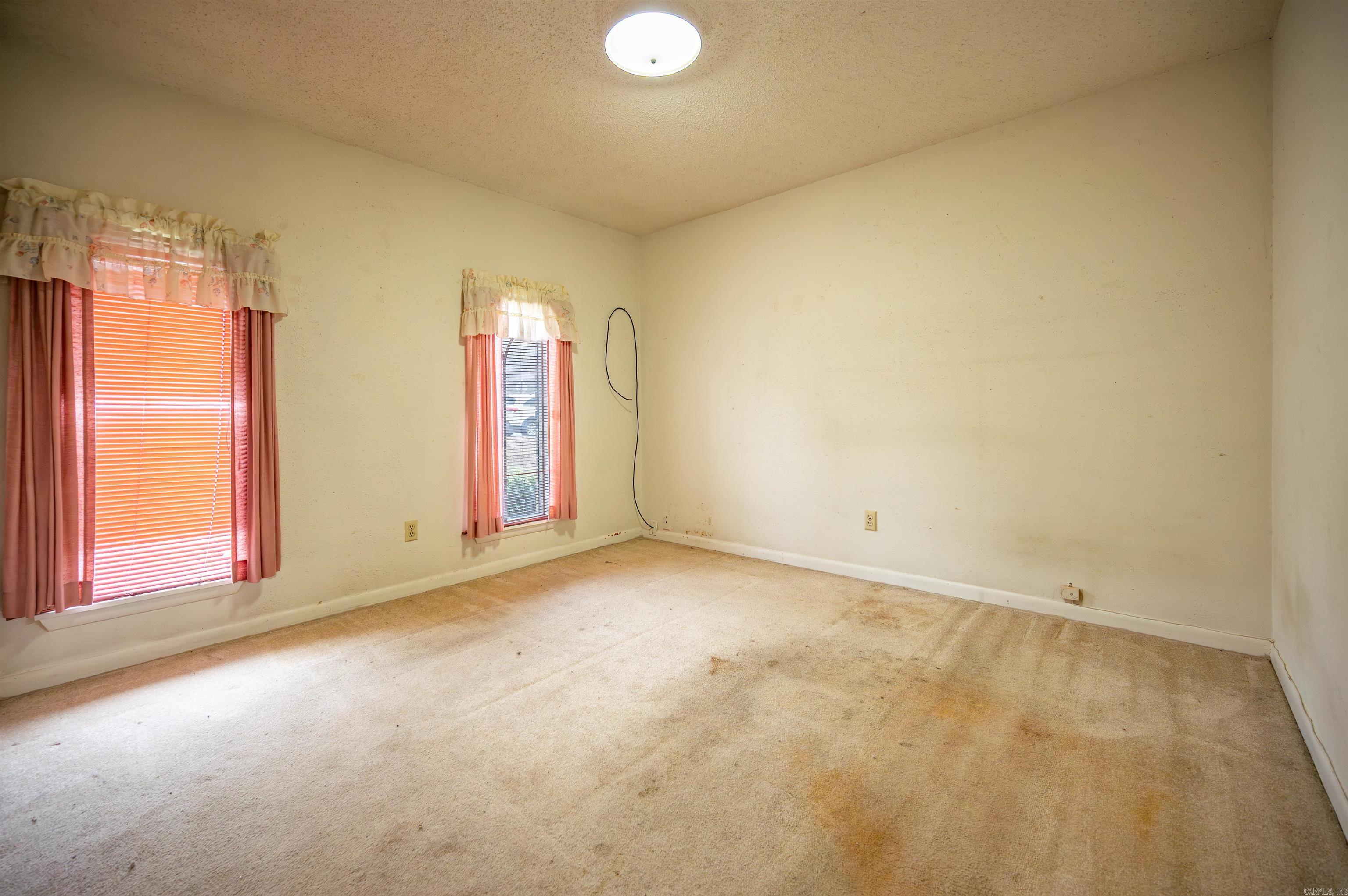 TWIN LAKES - Residential