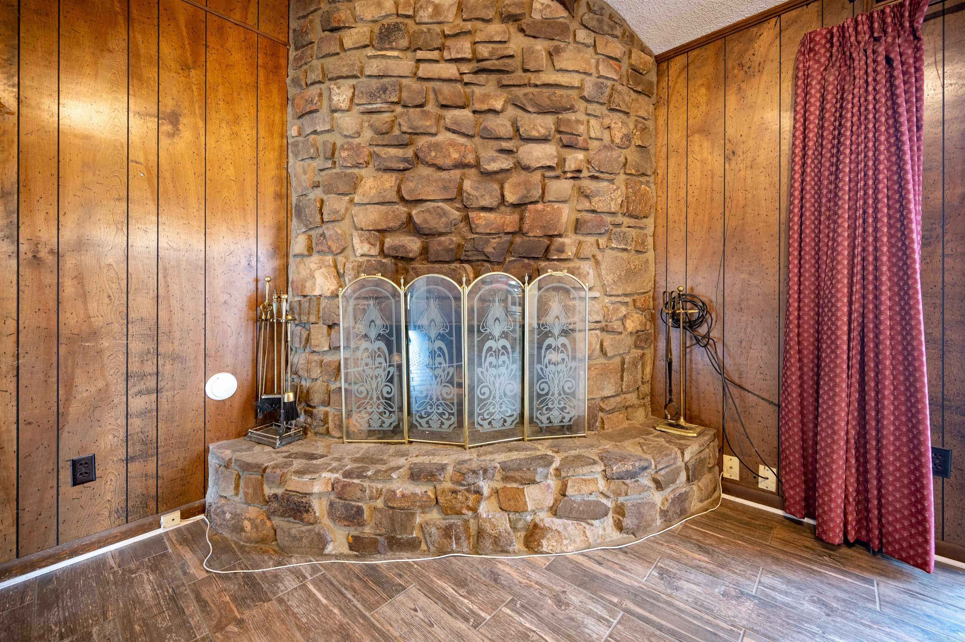 TWIN LAKES - Residential