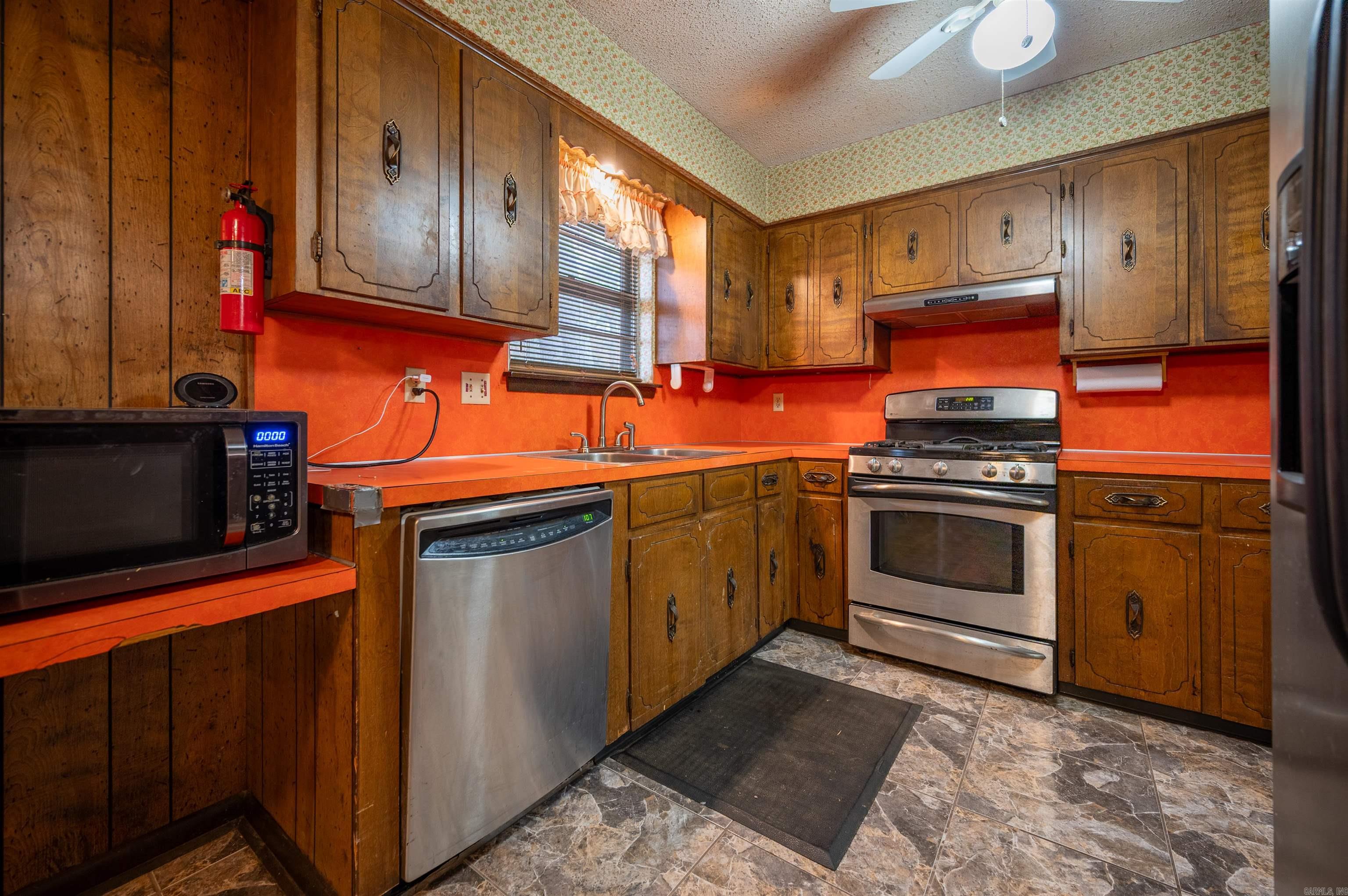 TWIN LAKES - Residential