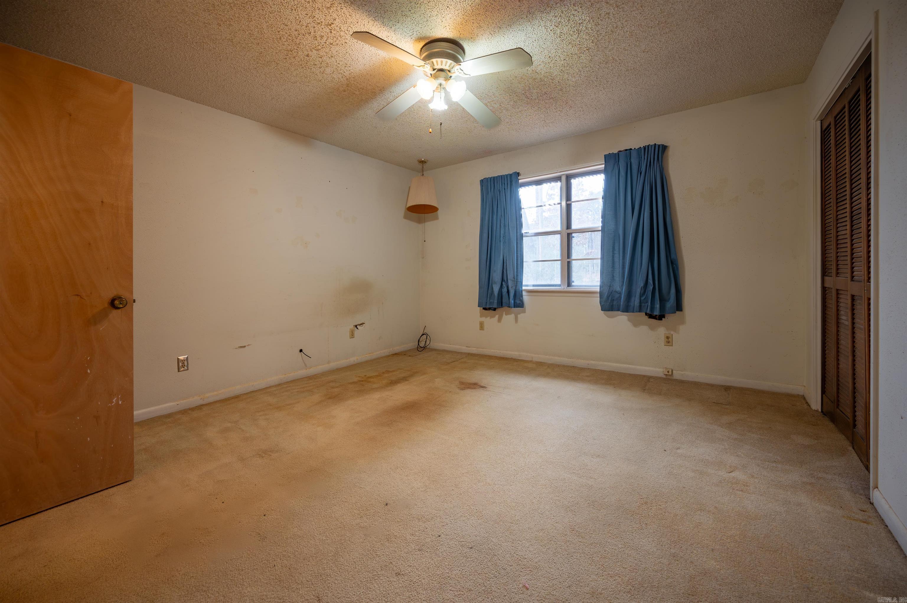 TWIN LAKES - Residential